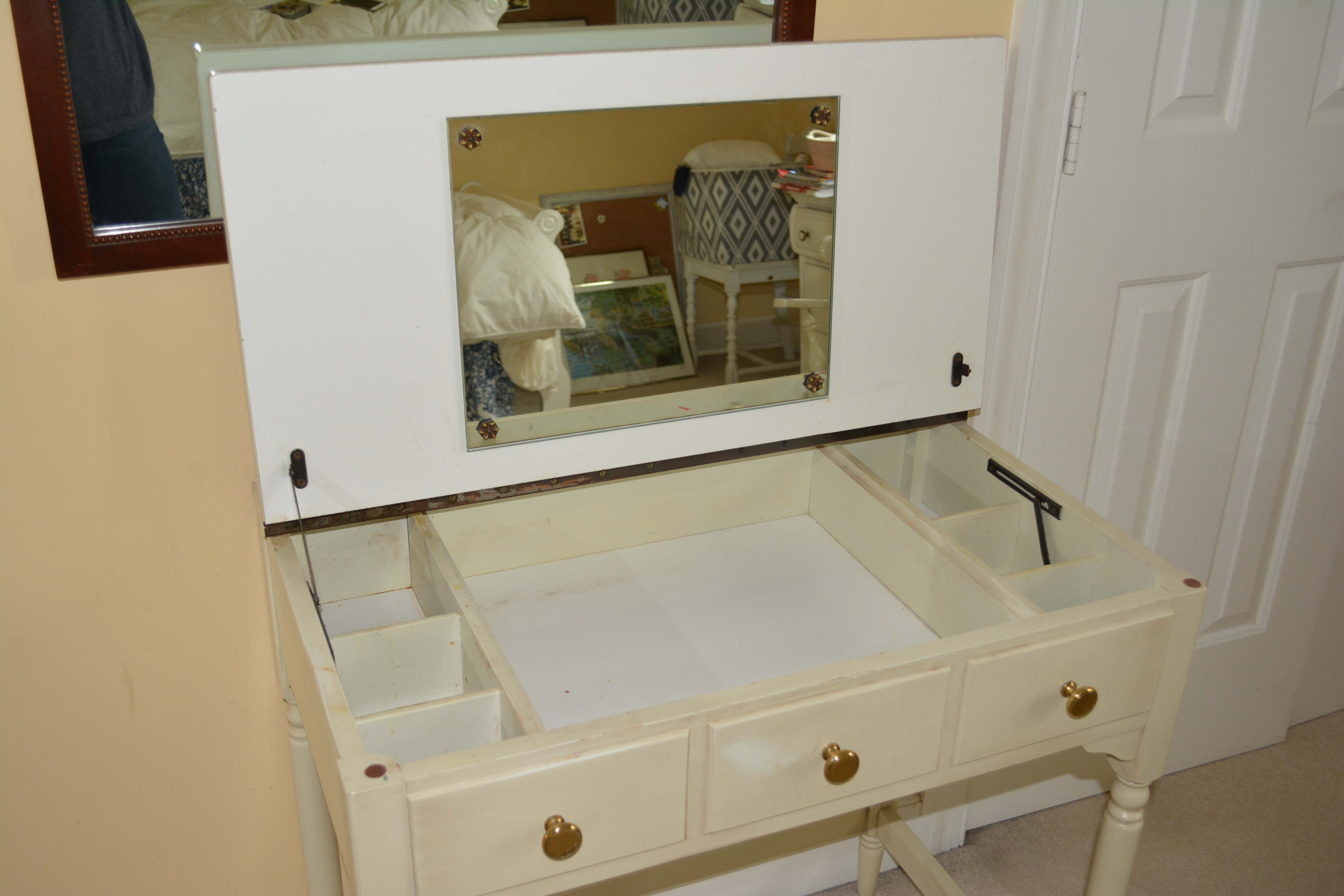 Ethan Allen Vanity Table with Chair