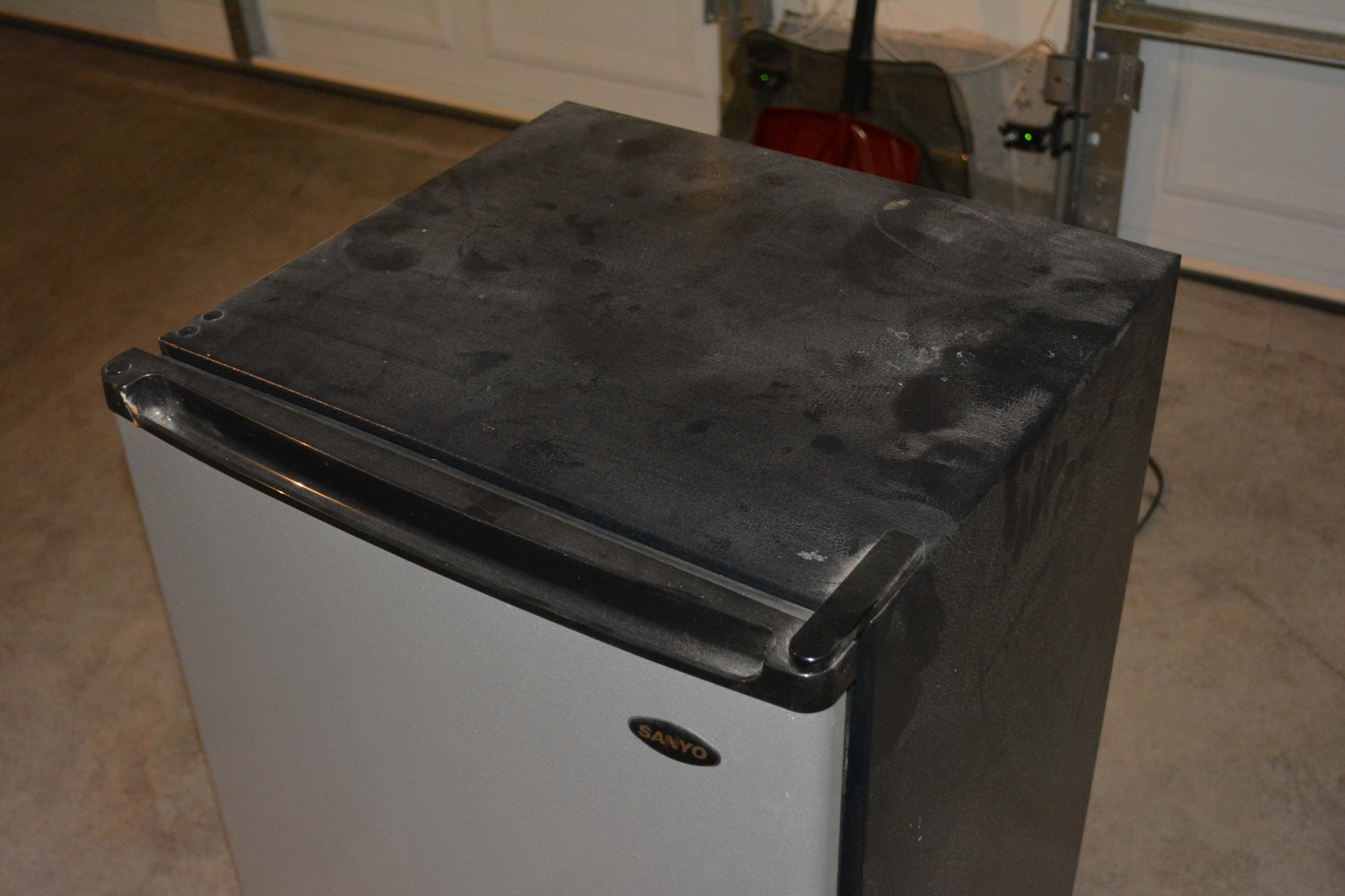 Sanyo SR-3720M Miniature Fridge