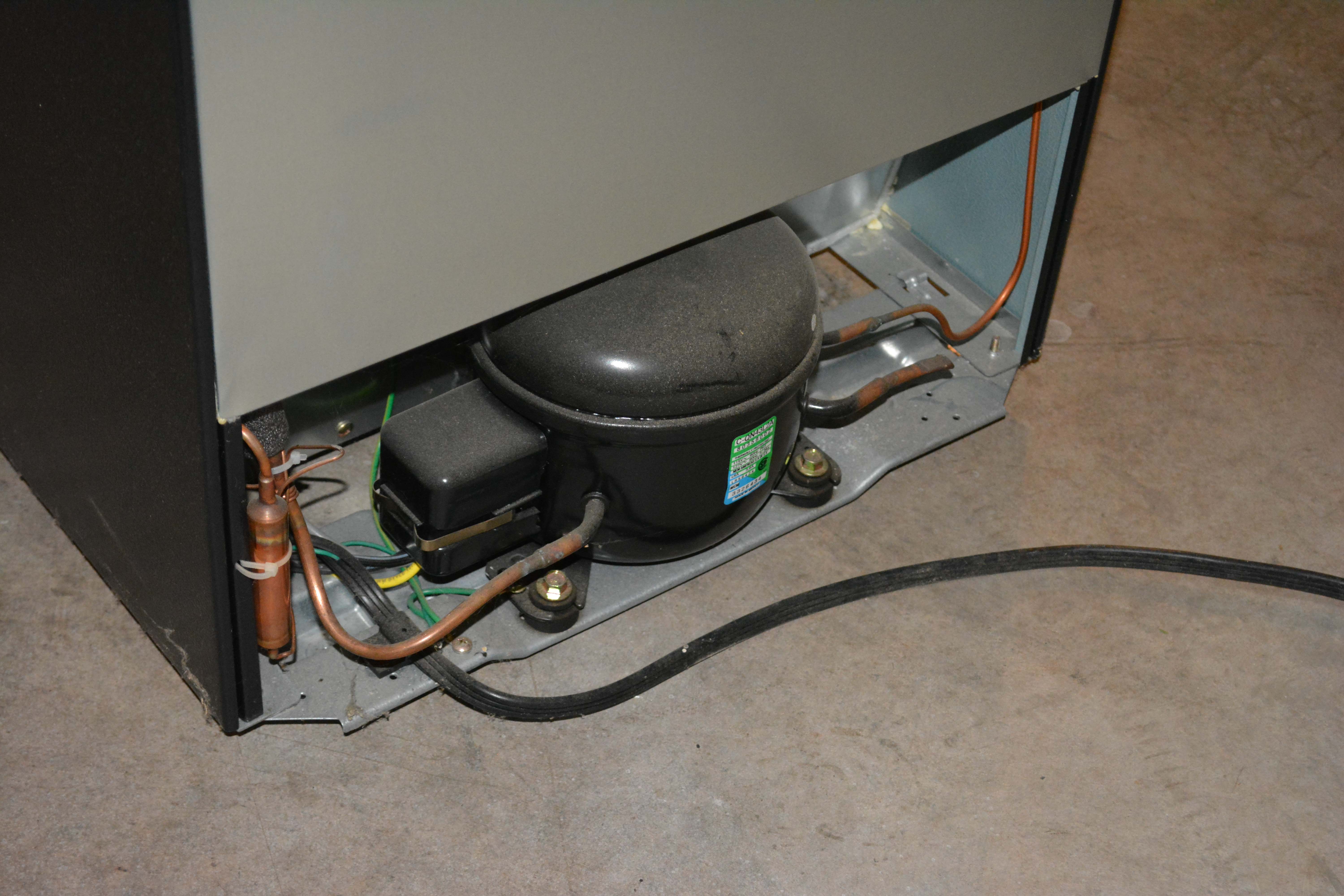 Sanyo SR-3720M Miniature Fridge