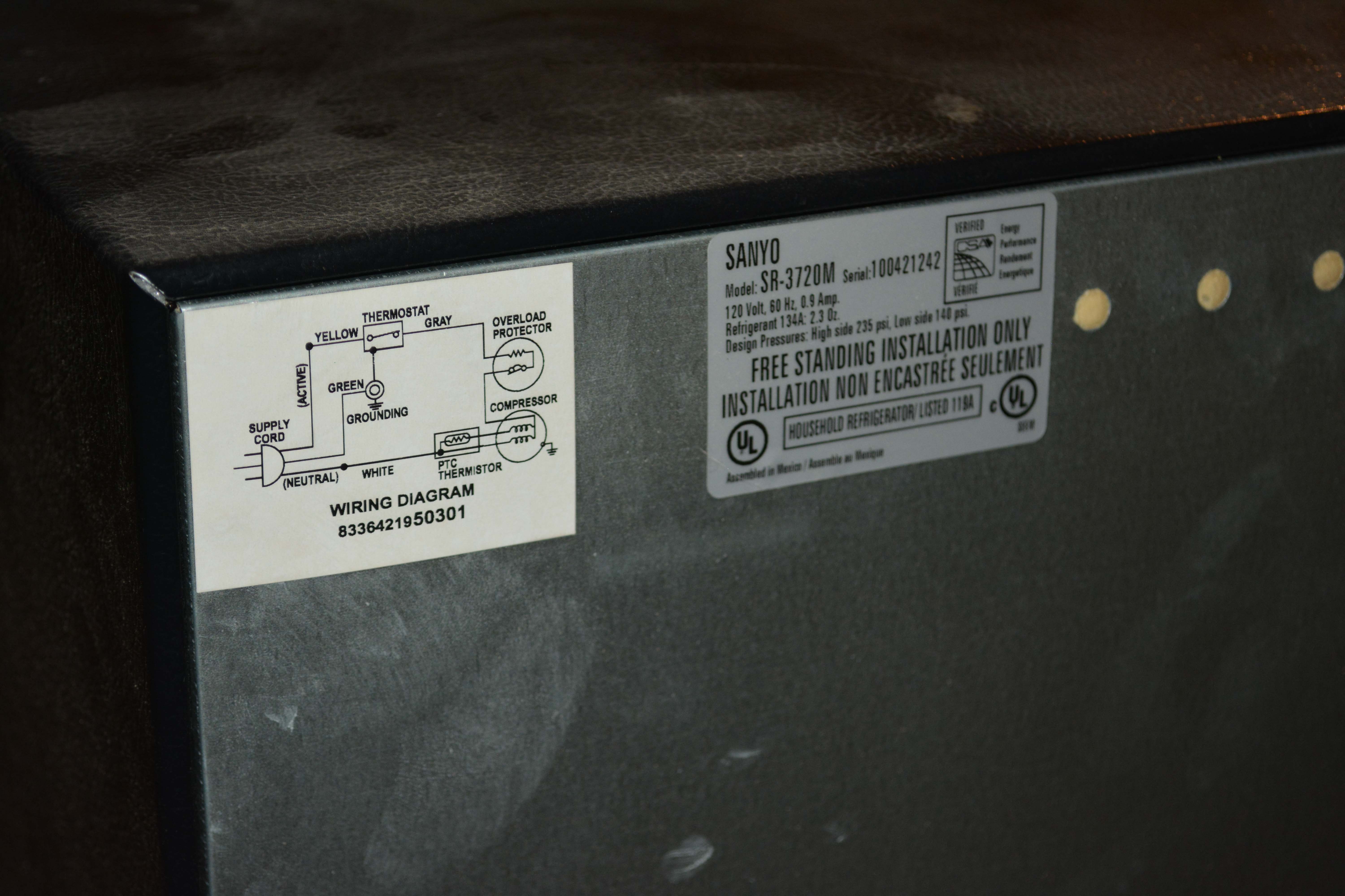 Sanyo SR-3720M Miniature Fridge