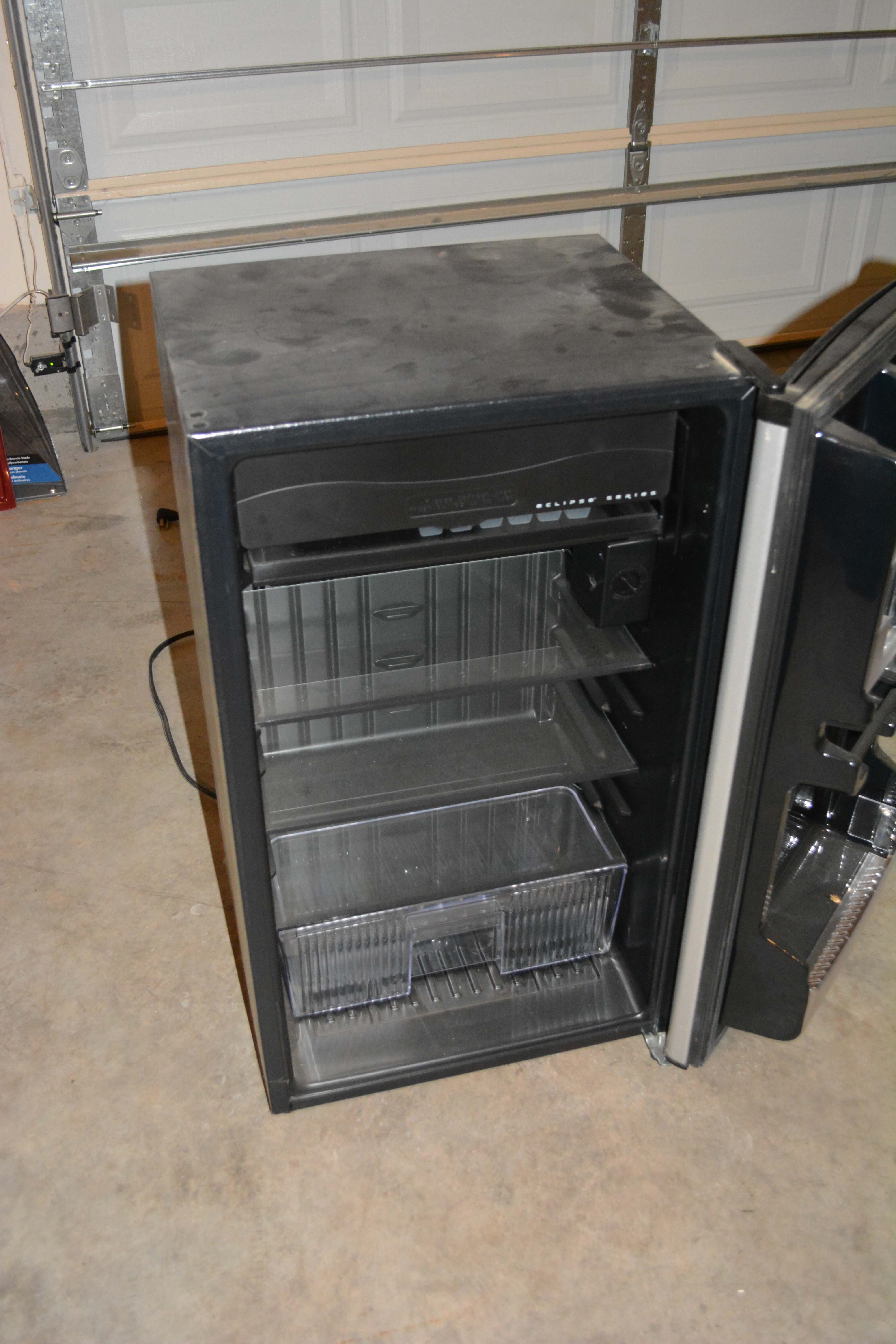 Sanyo SR-3720M Miniature Fridge