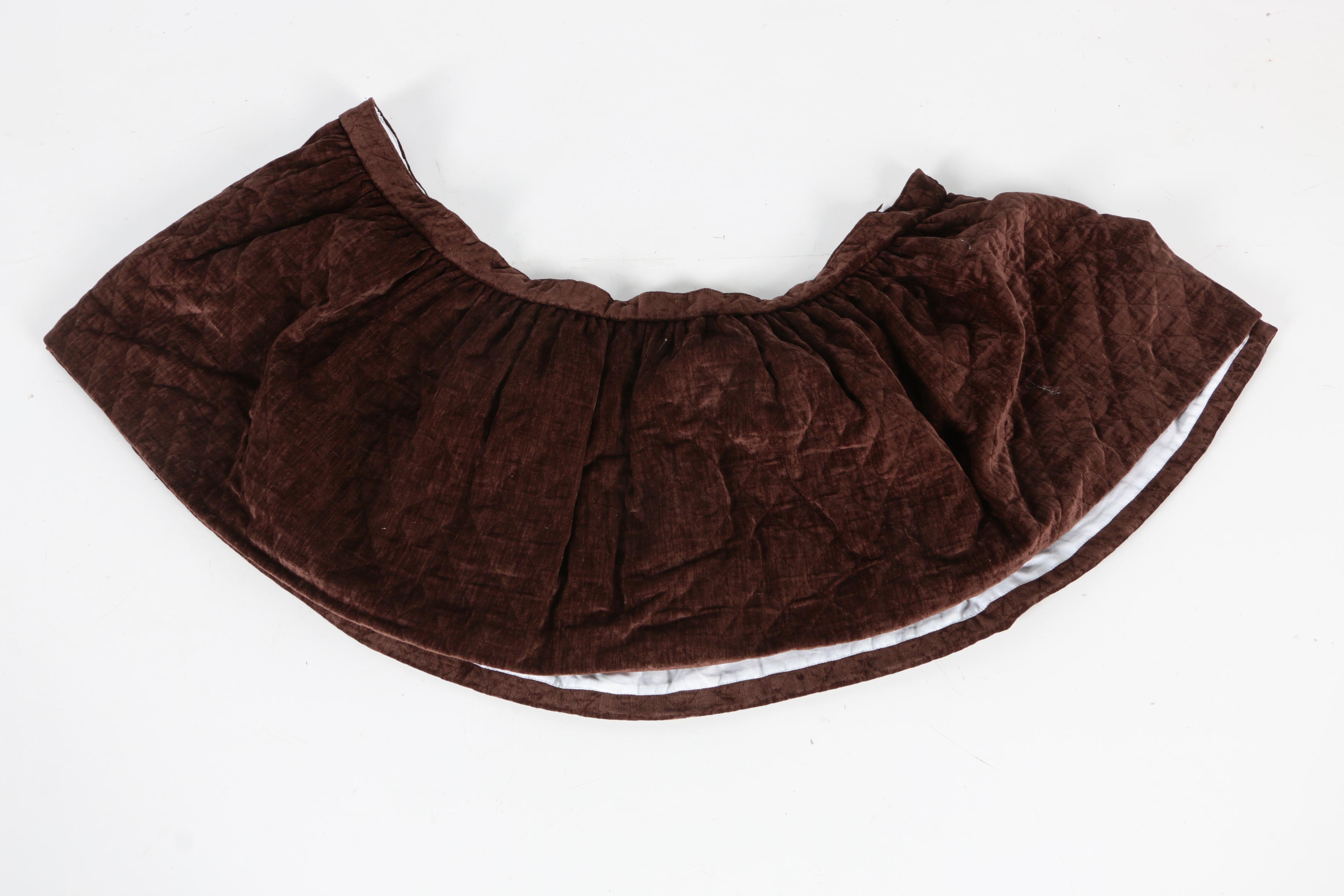 Eastern Accents Bed Skirt and Shams