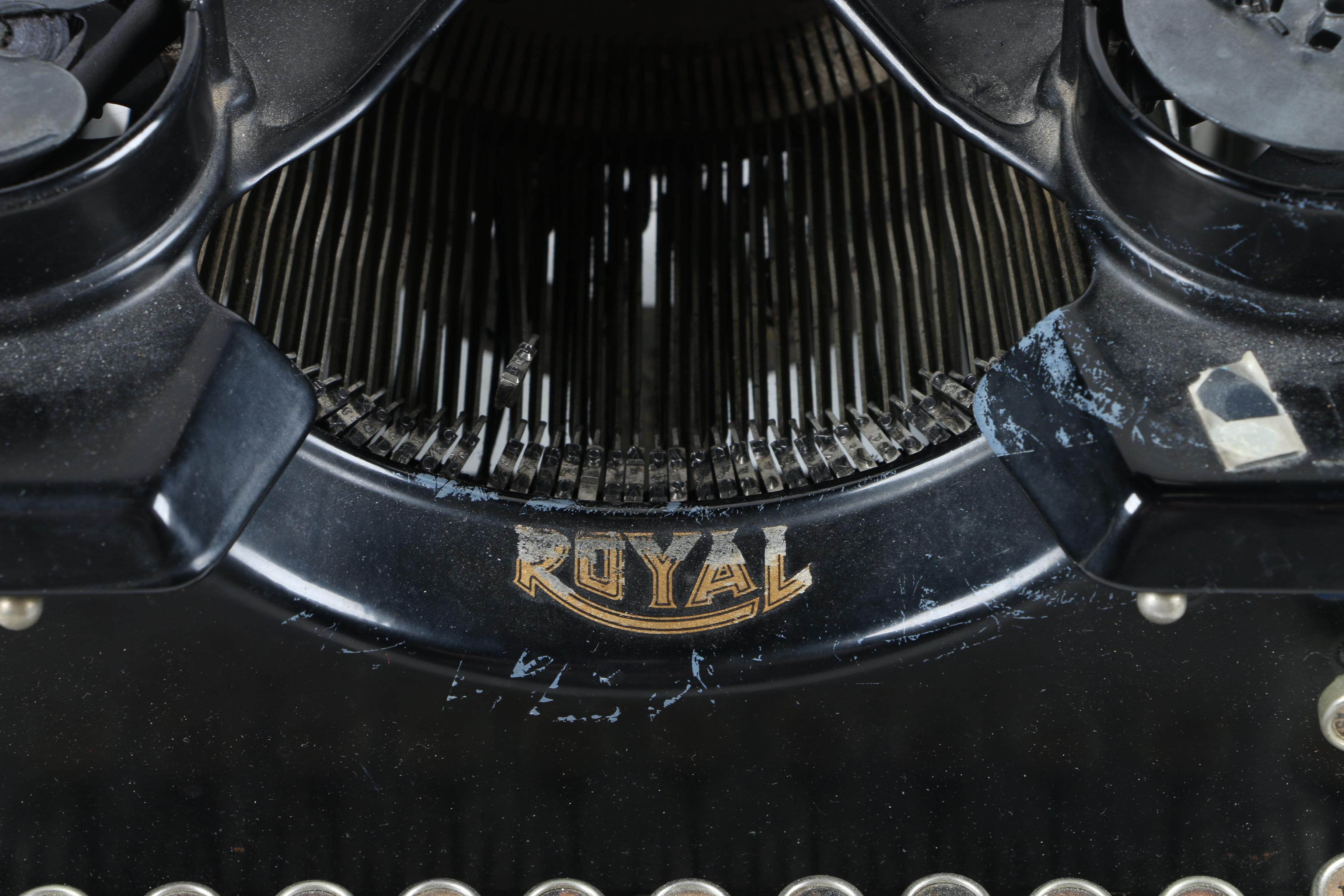 Vintage Royal 10 Typewriter