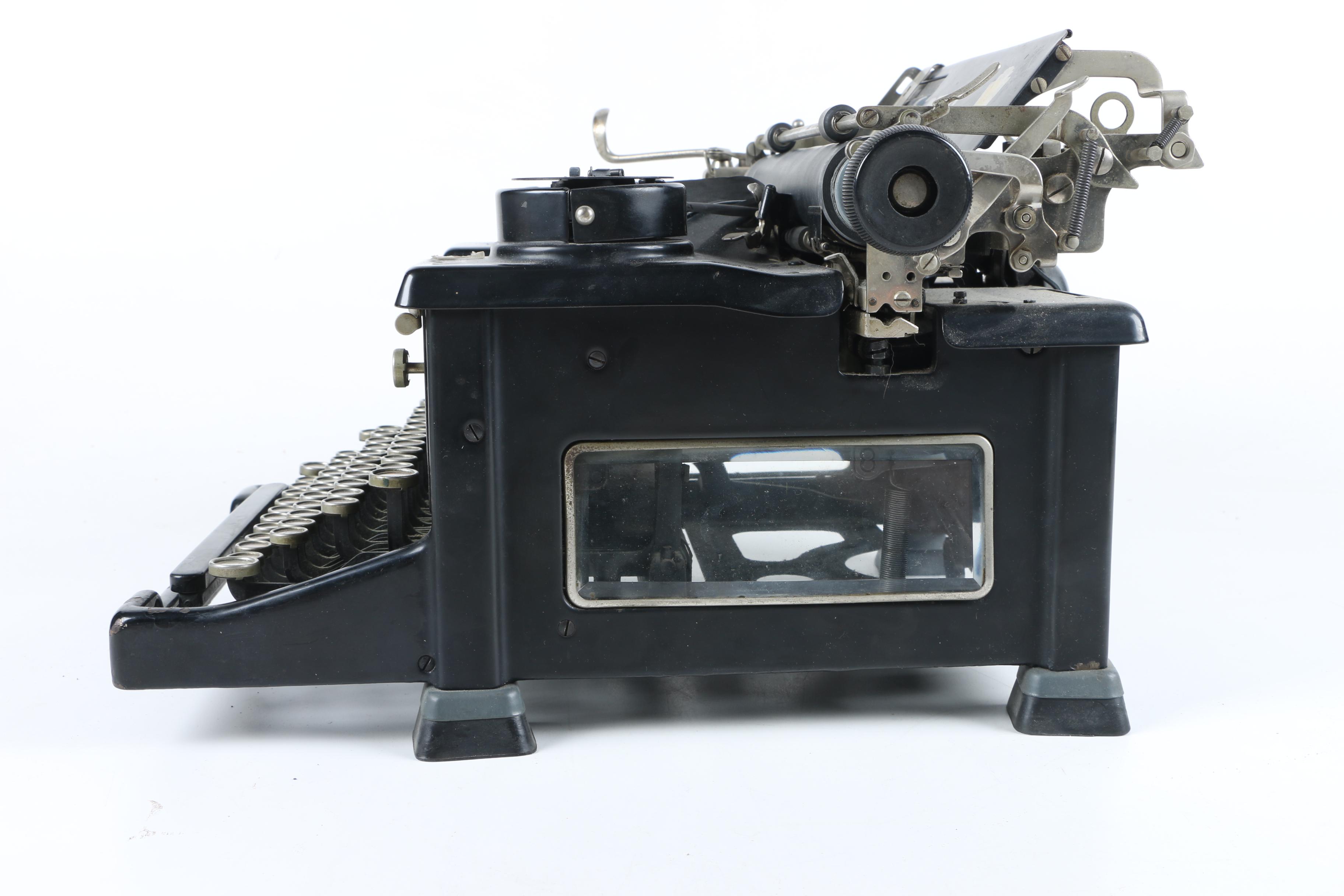 Vintage Royal 10 Typewriter