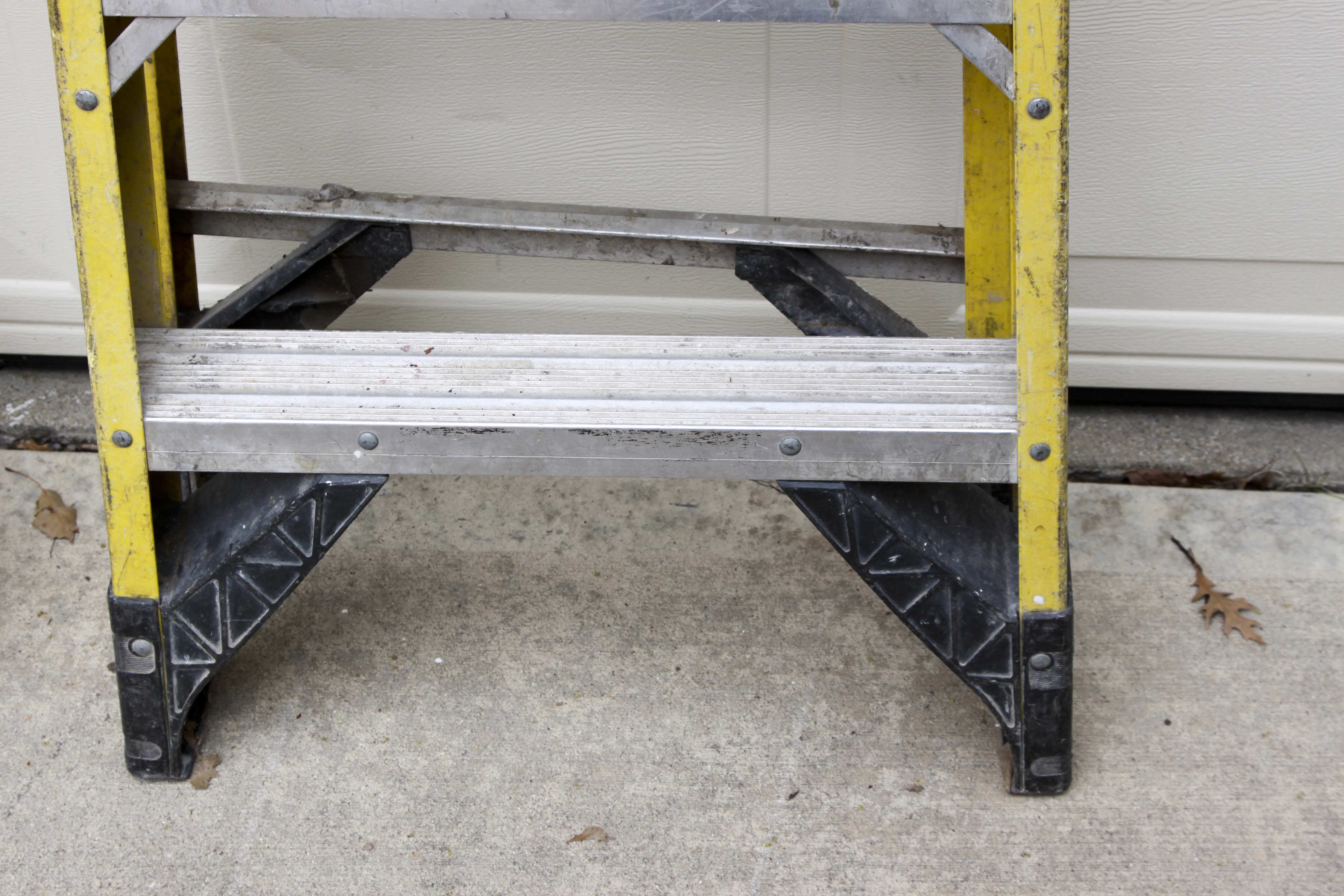 Pairing of Werner Six Foot Ladders