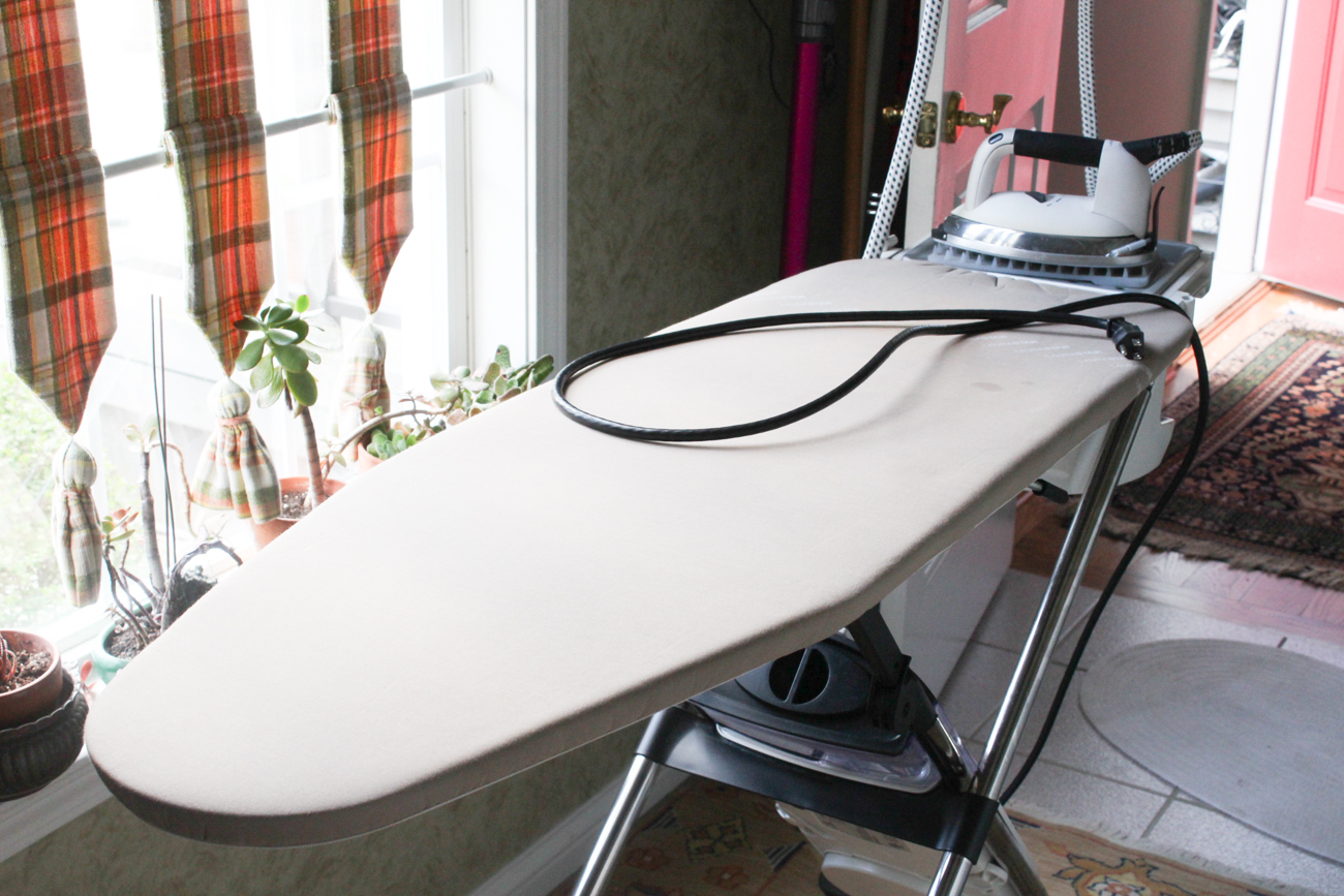LauraStar Magic S4 Ironing Board with Steamer Clothing Iron