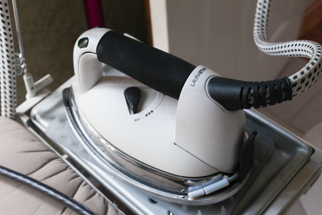 LauraStar Magic S4 Ironing Board with Steamer Clothing Iron