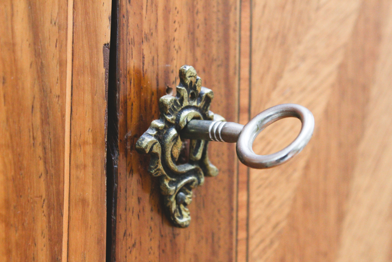 Vintage Gramophone Louis XV Style Wood Parquetry Cabinet