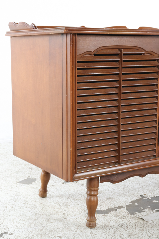 Vintage RCA Victor Model VLT32L Phonograph Radio Console