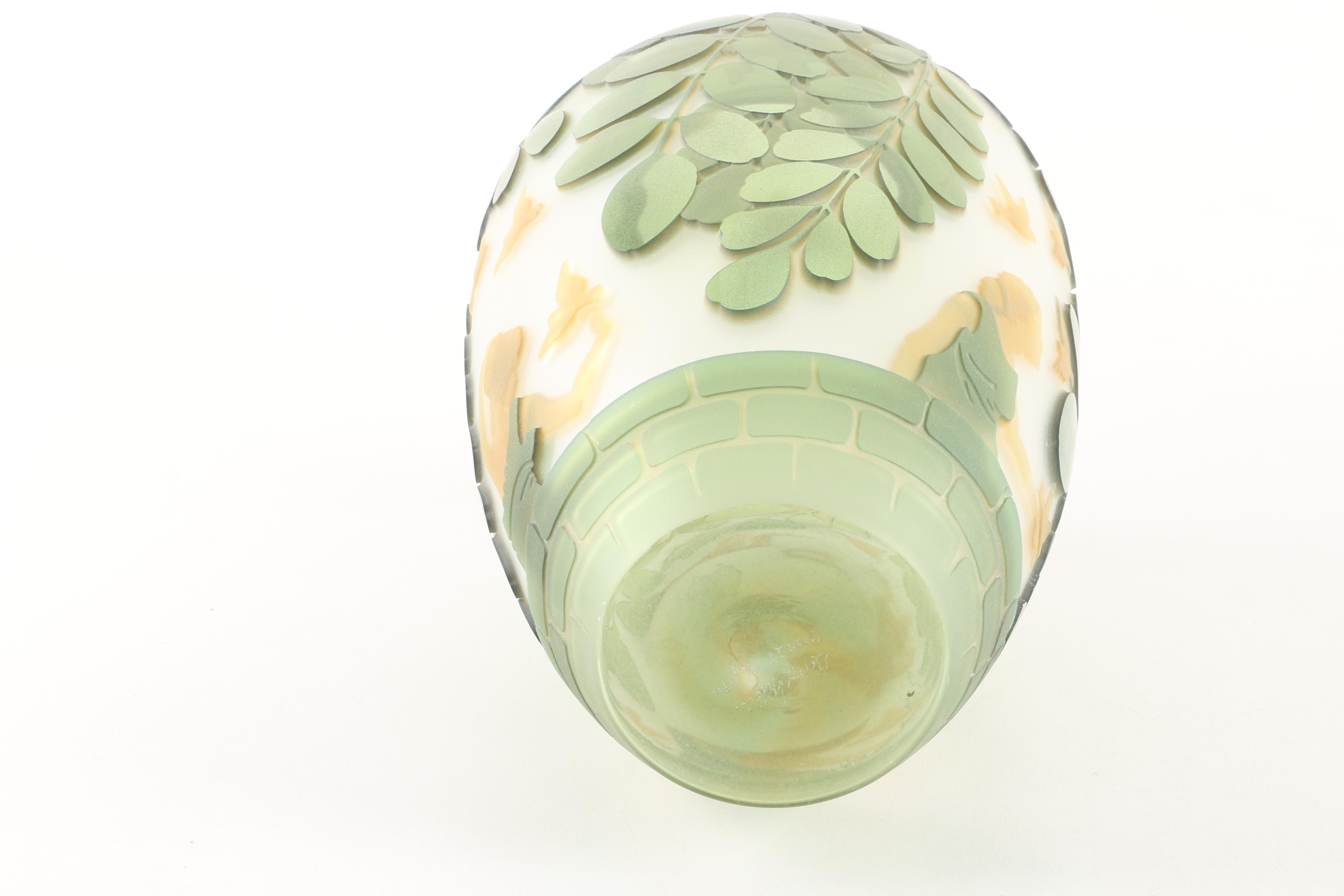 1991 Kelsey Murphy Pilgrim Cameo Art Glass Vase