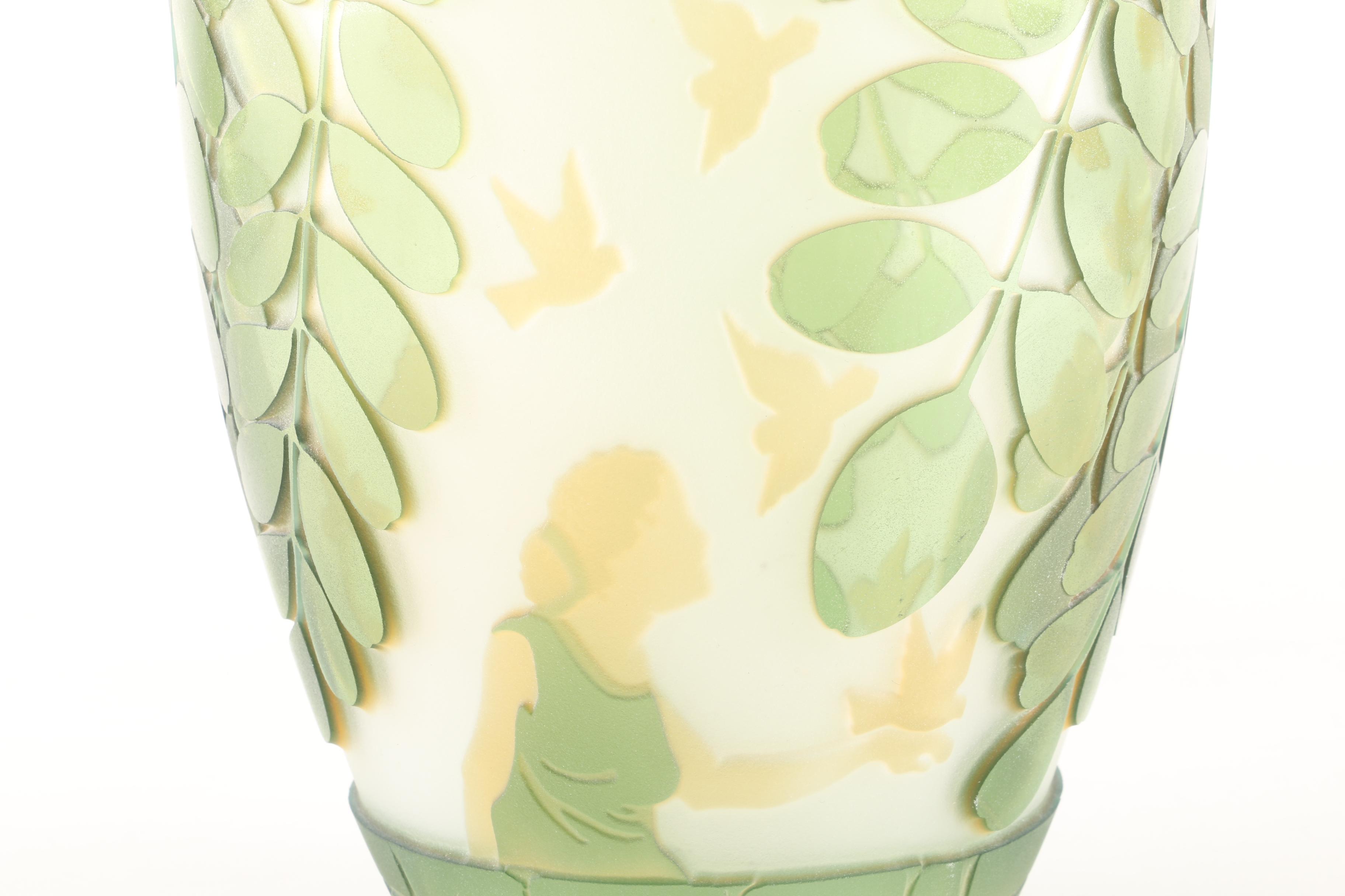 1991 Kelsey Murphy Pilgrim Cameo Art Glass Vase