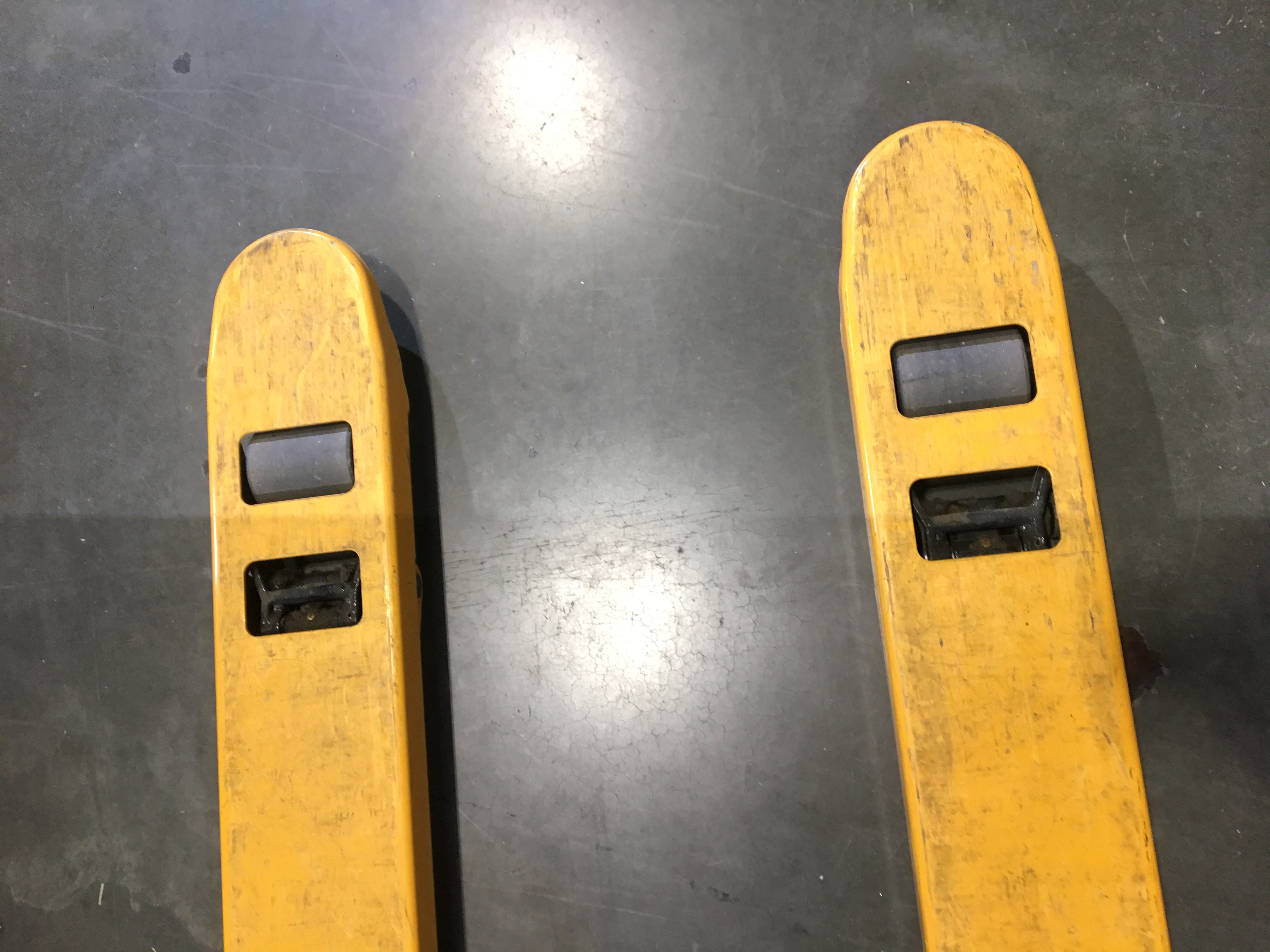 U-Line H-1043 Standard Fork Pallet Jack