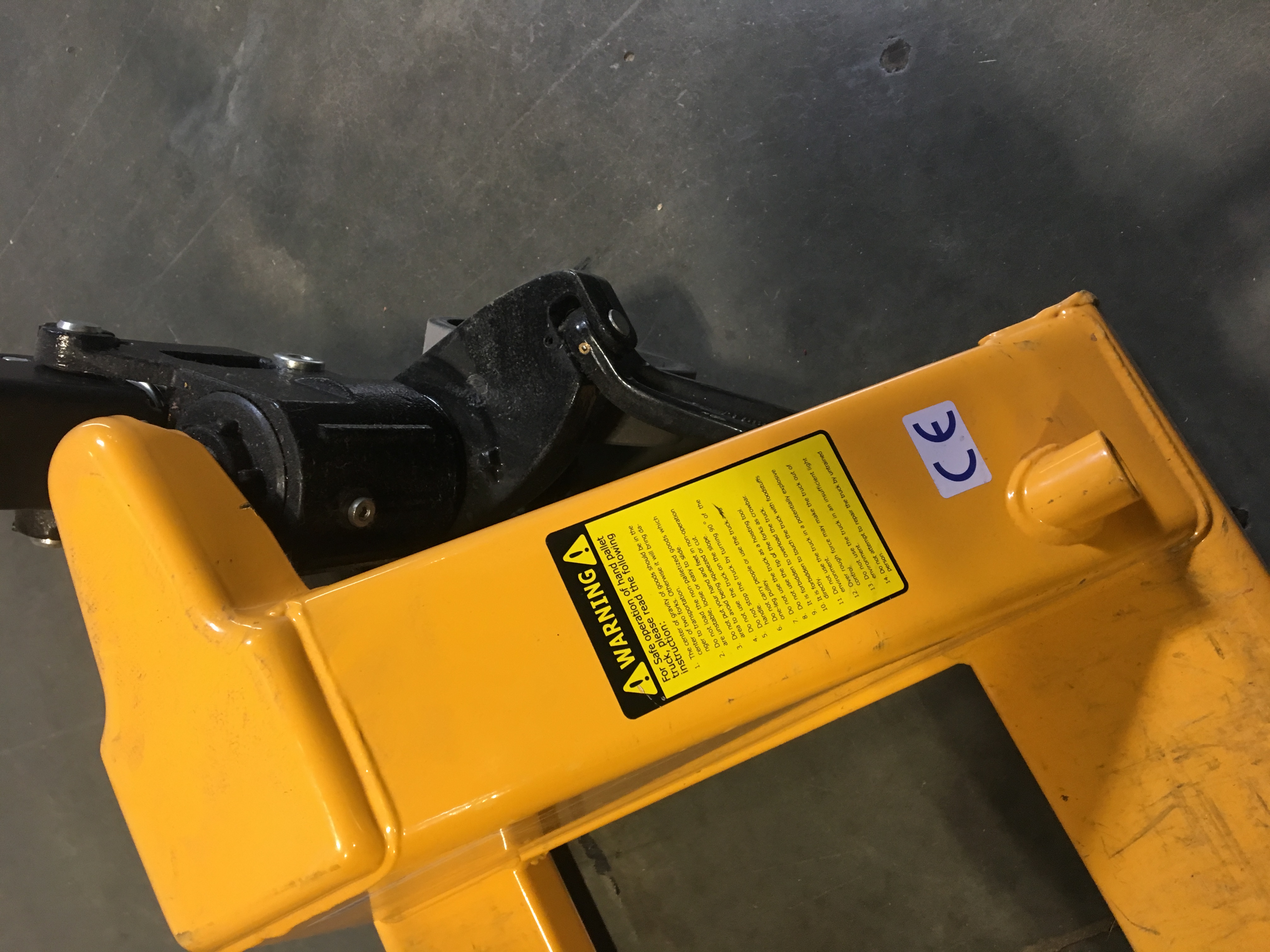 U-Line H-1043 Standard Fork Pallet Jack