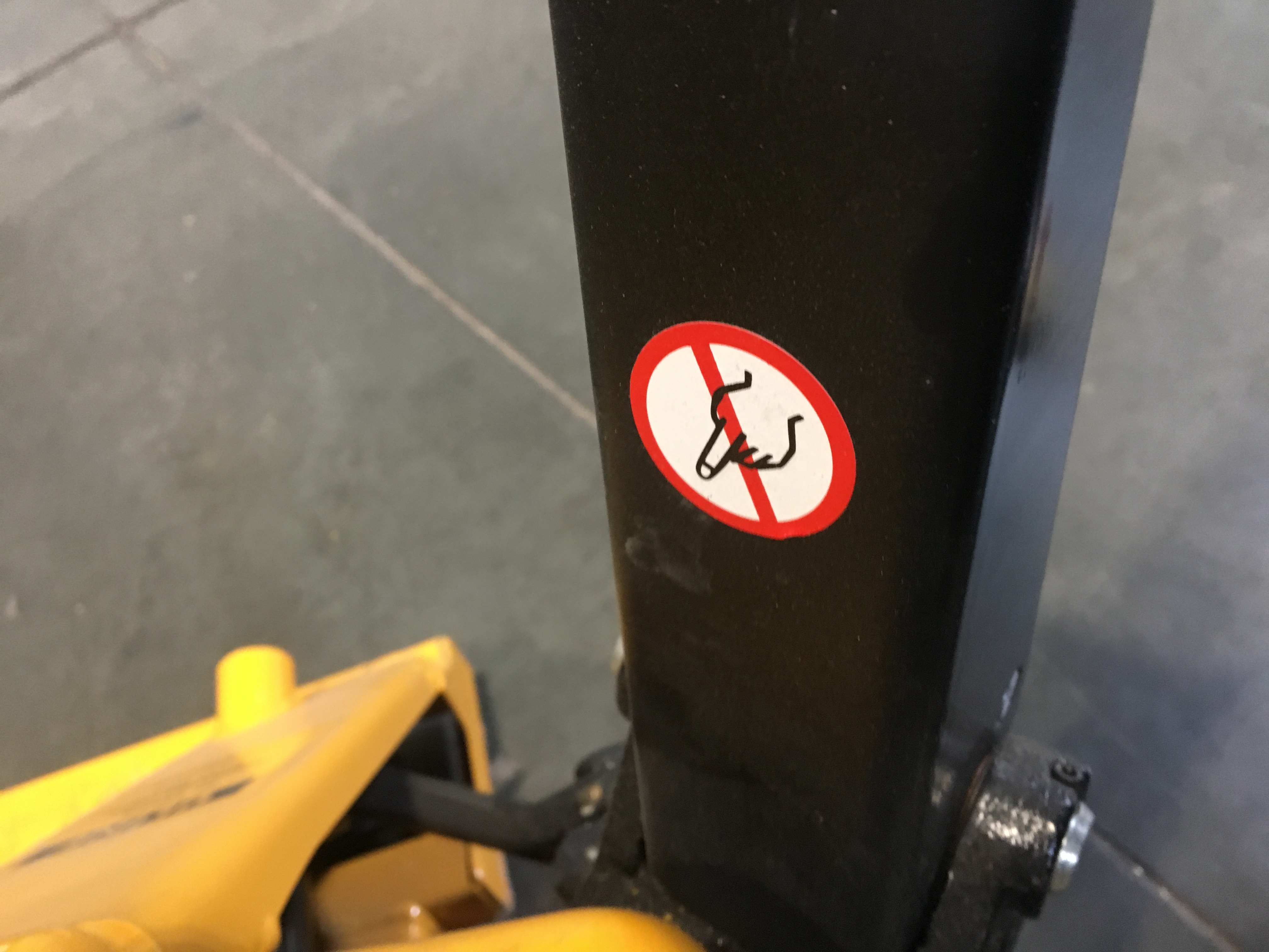 U-Line H-1043 Standard Fork Pallet Jack