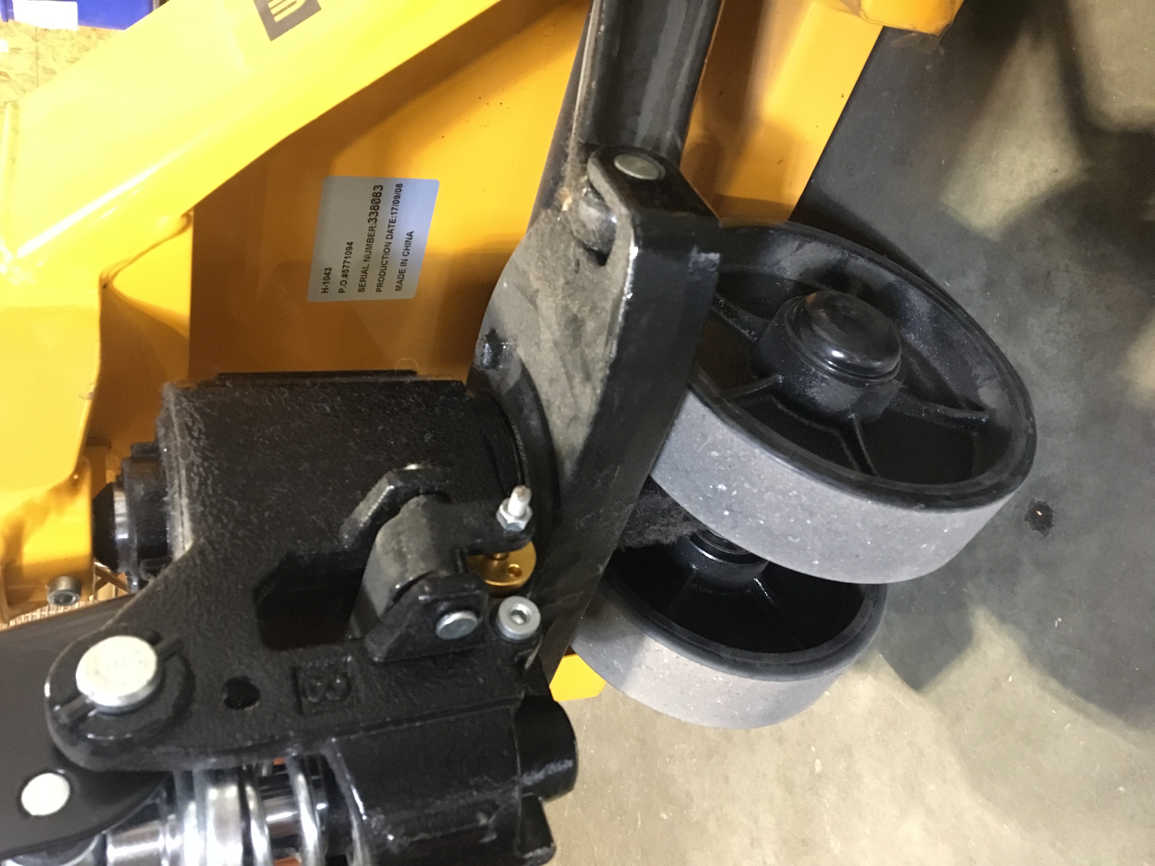 U-Line H-1043 Standard Fork Pallet Jack