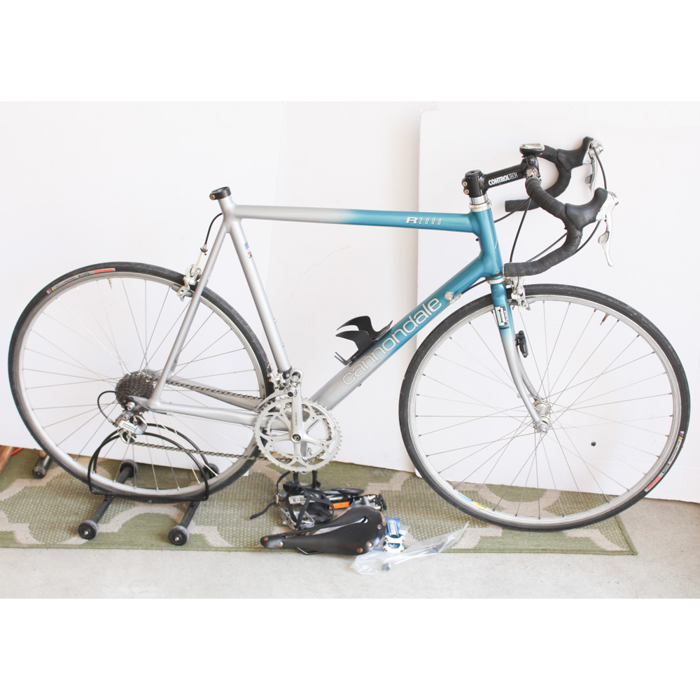Cannondale R2000 Road Bike
