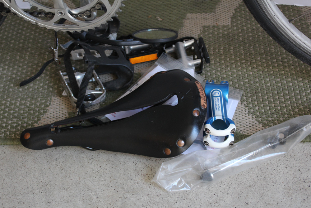 Cannondale R2000 Road Bike