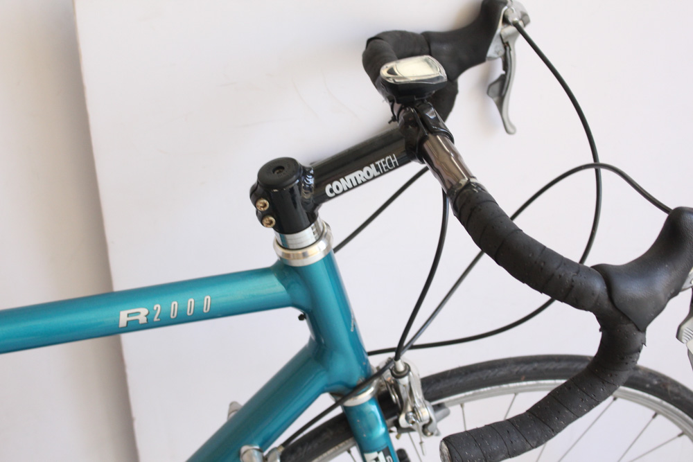 Cannondale R2000 Road Bike