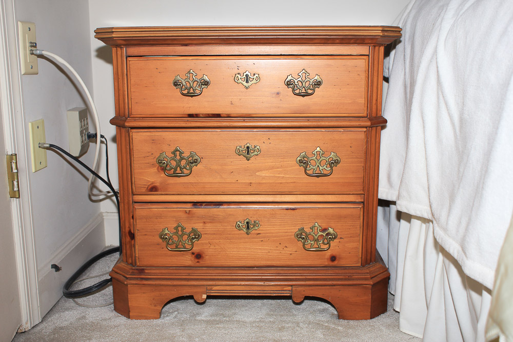 Vintage Lane Colonial Style Pine Nightstands