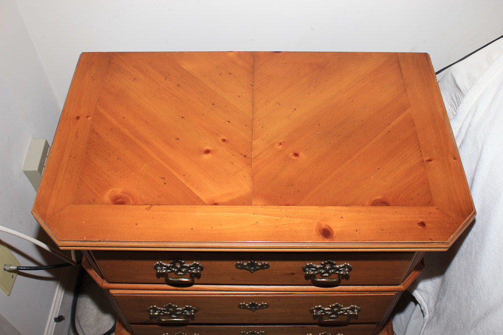 Vintage Lane Colonial Style Pine Nightstands
