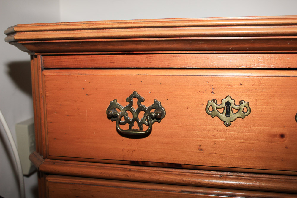 Vintage Lane Colonial Style Pine Nightstands