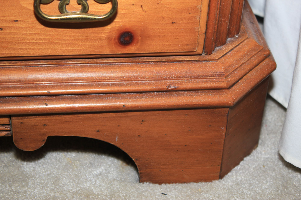 Vintage Lane Colonial Style Pine Nightstands