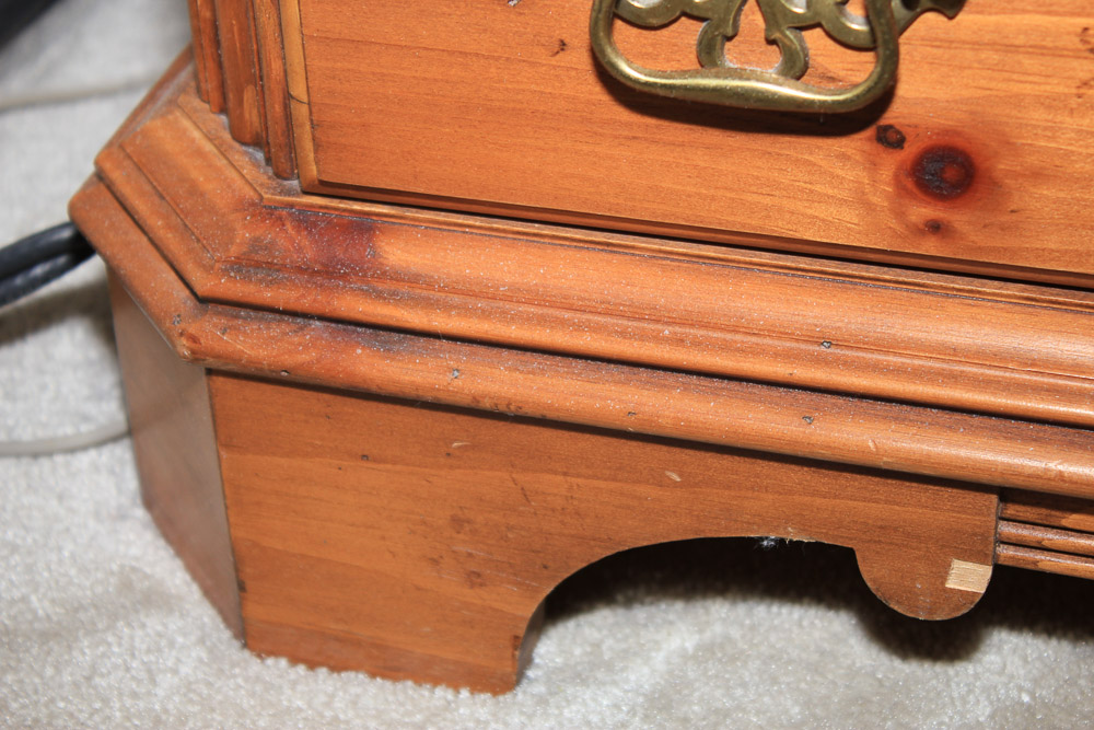 Vintage Lane Colonial Style Pine Nightstands
