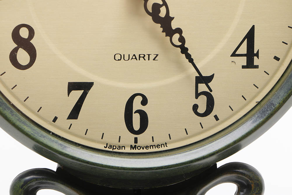 Crosa Lyre Pendulum Swinging Clock