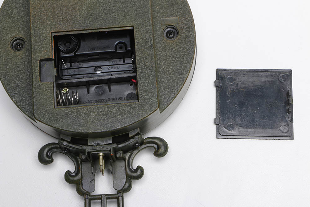 Crosa Lyre Pendulum Swinging Clock