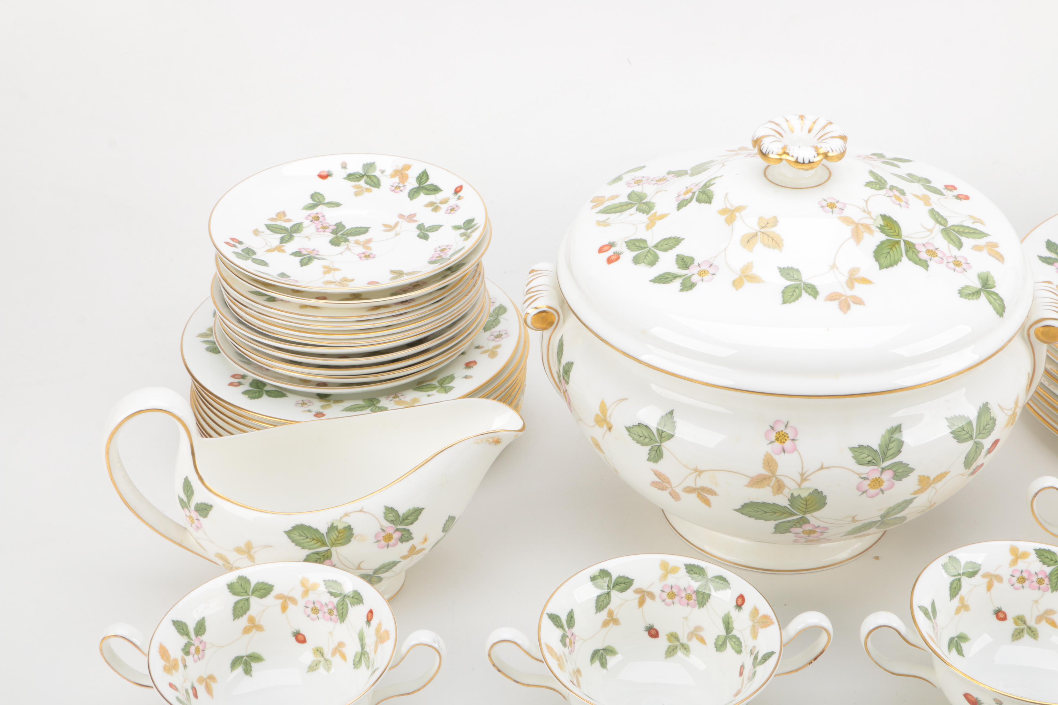 Wedgwood "Wild Strawberry" Dinnerware