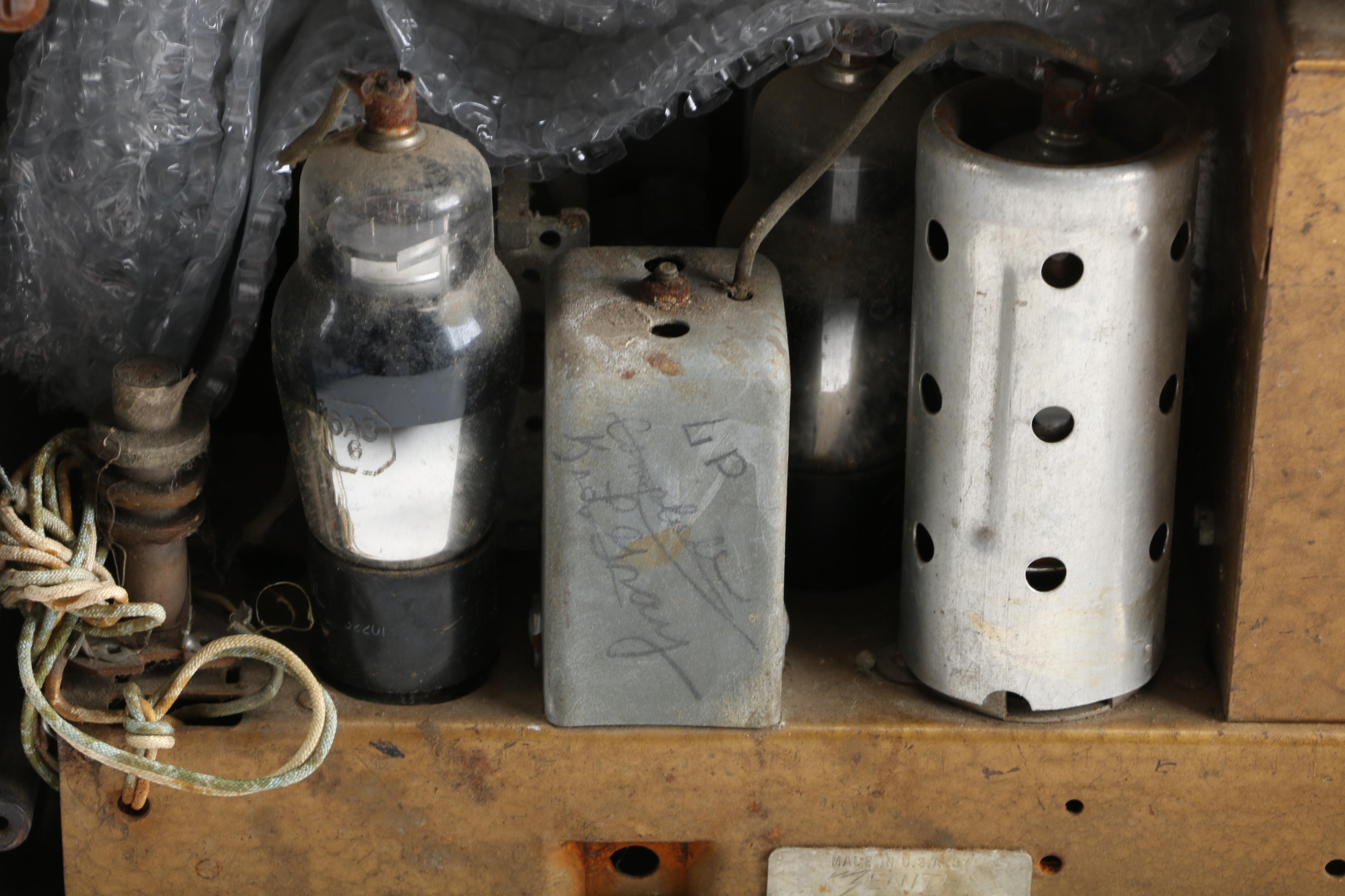 Vintage Zenith Tabletop AM Radio