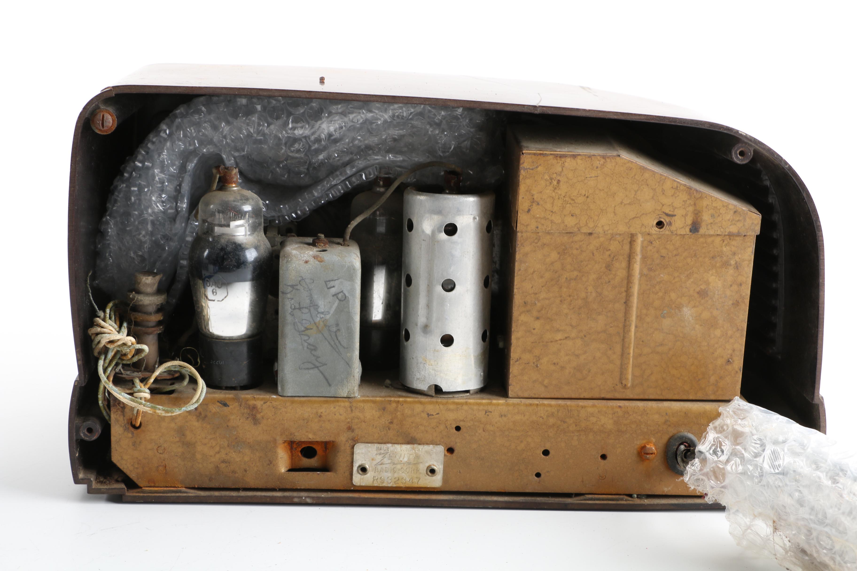 Vintage Zenith Tabletop AM Radio