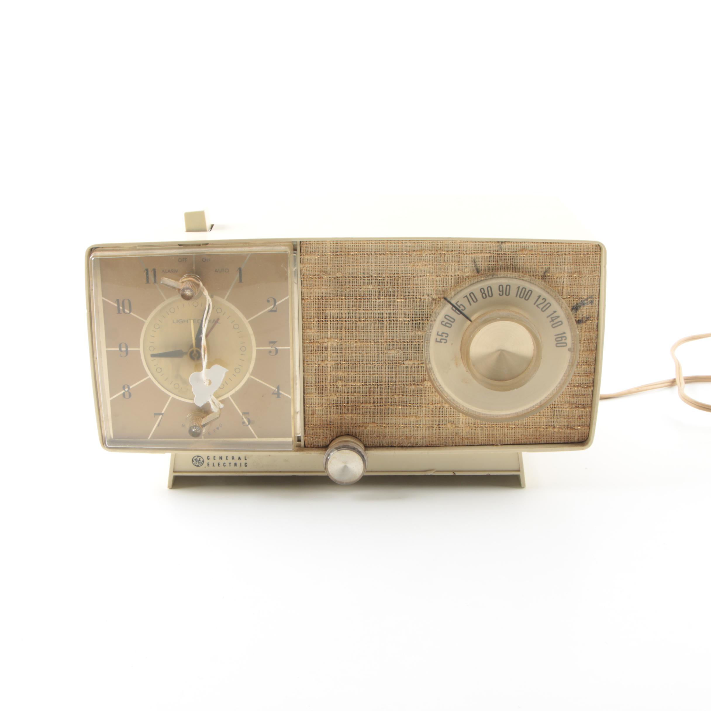 Mid Century Modern General Electric Clock Radio