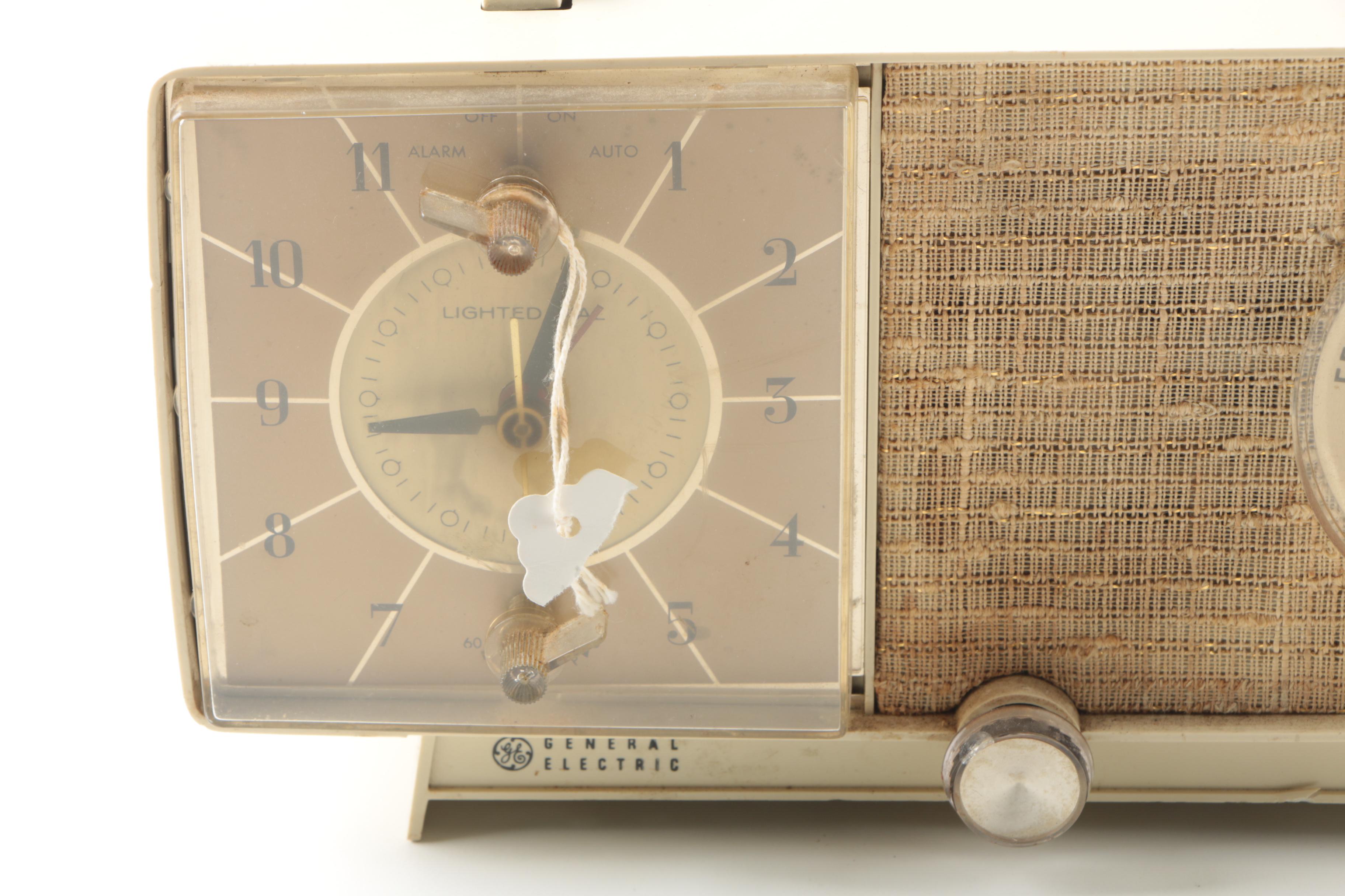 Mid Century Modern General Electric Clock Radio