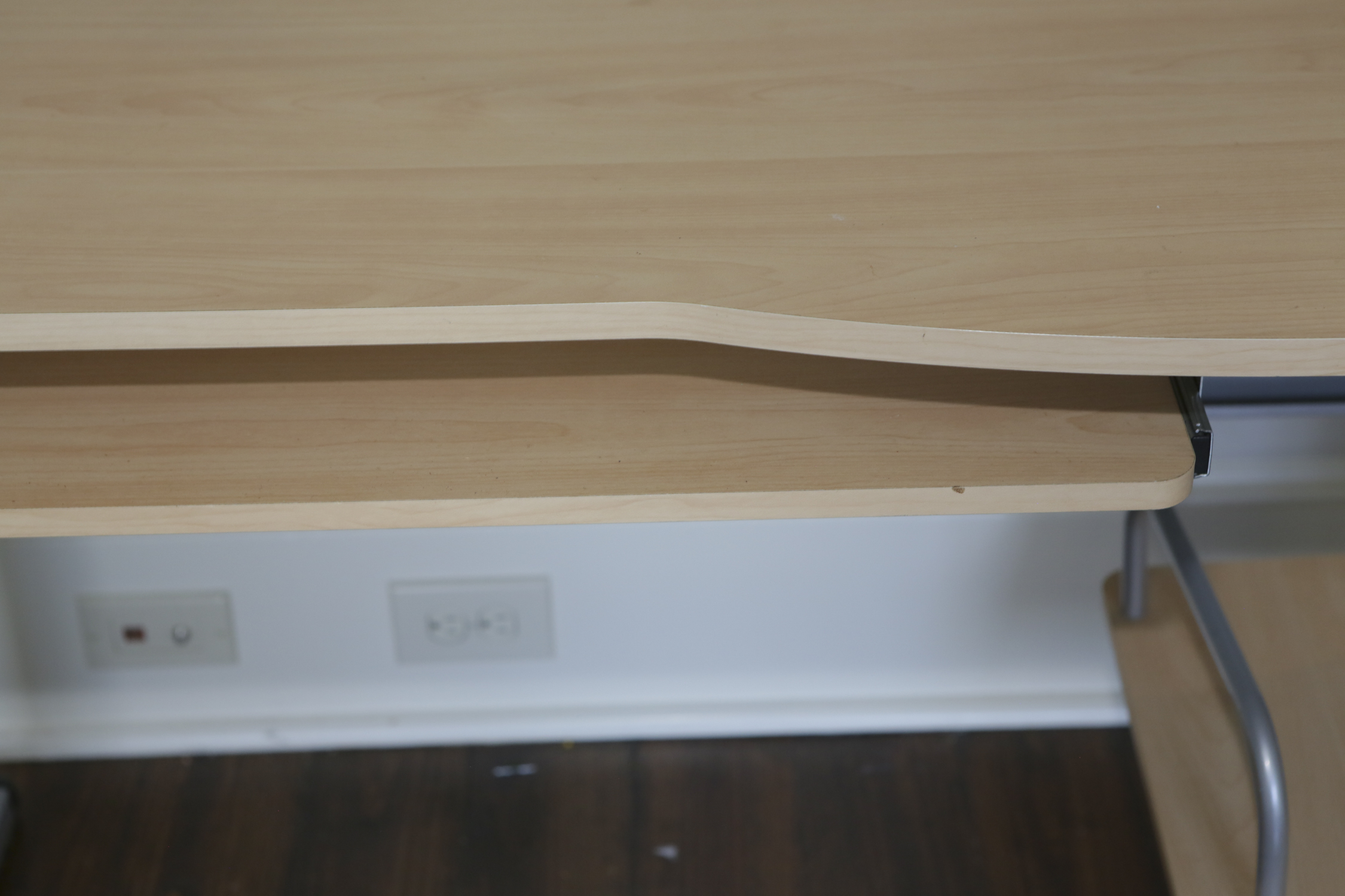 Modern Computer Desk by Studio RTA