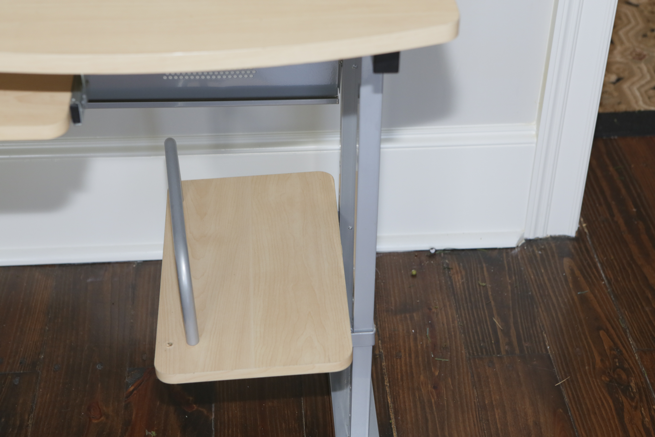 Modern Computer Desk by Studio RTA