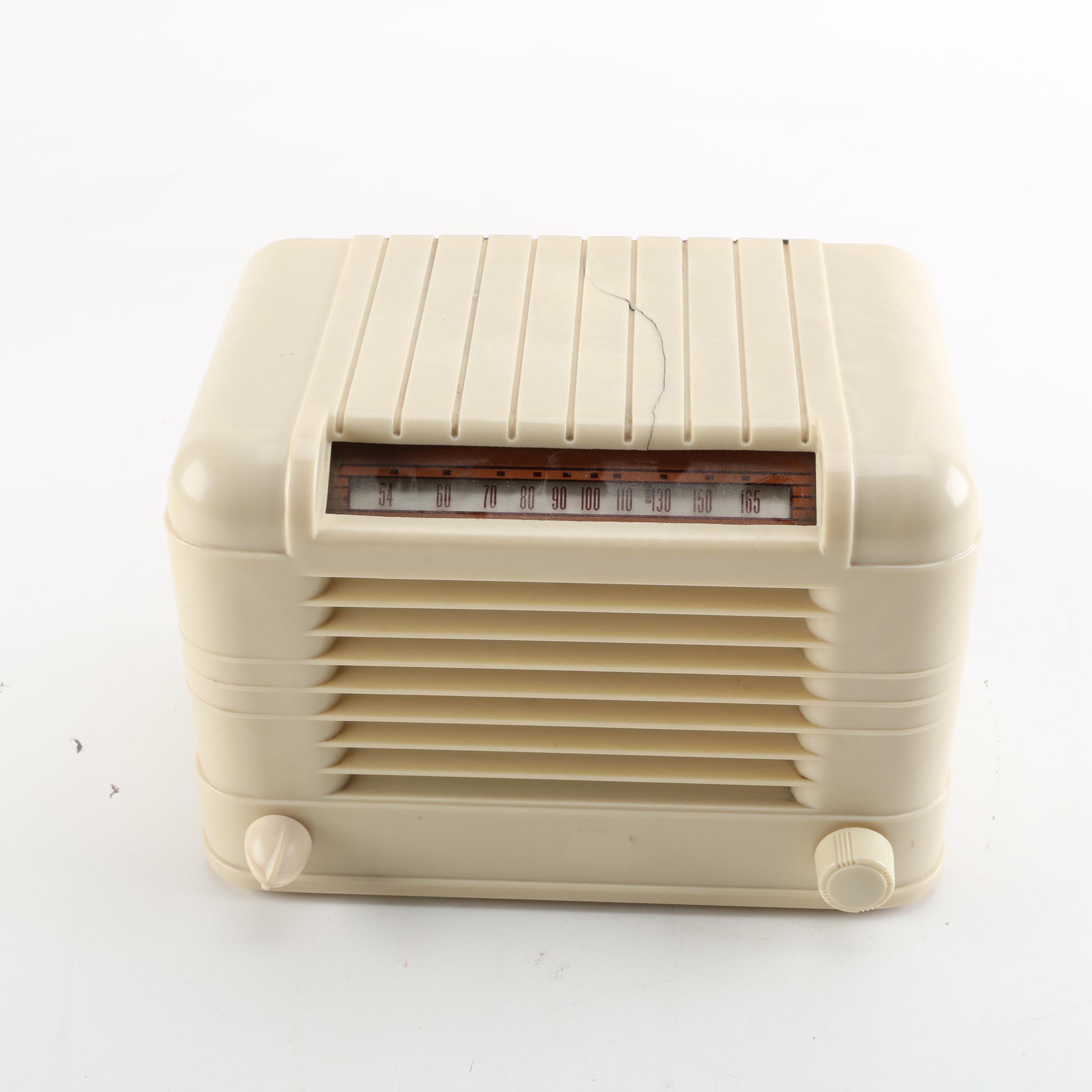 Vintage RCA Radio With Rega-Loop Antenna