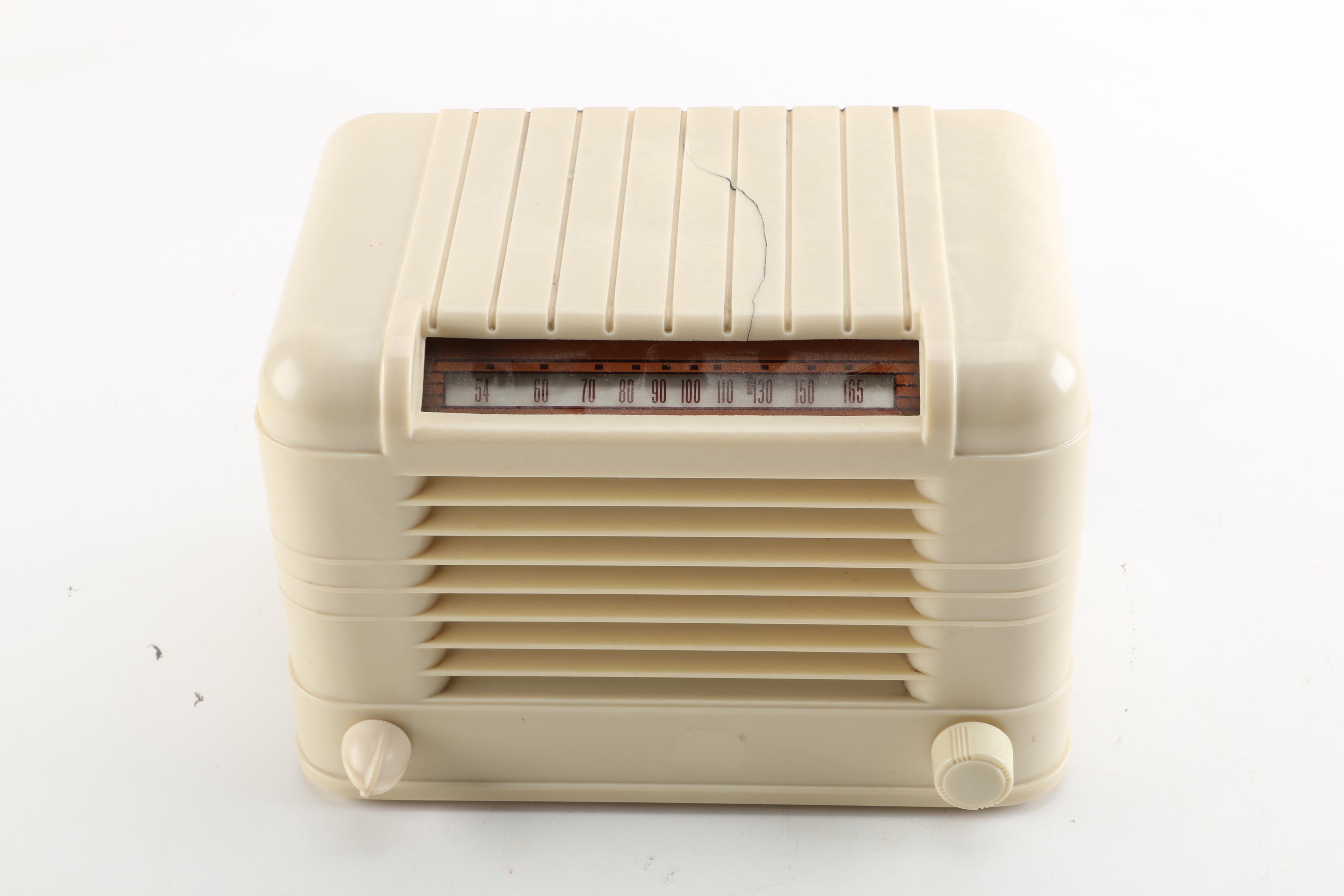 Vintage RCA Radio With Rega-Loop Antenna