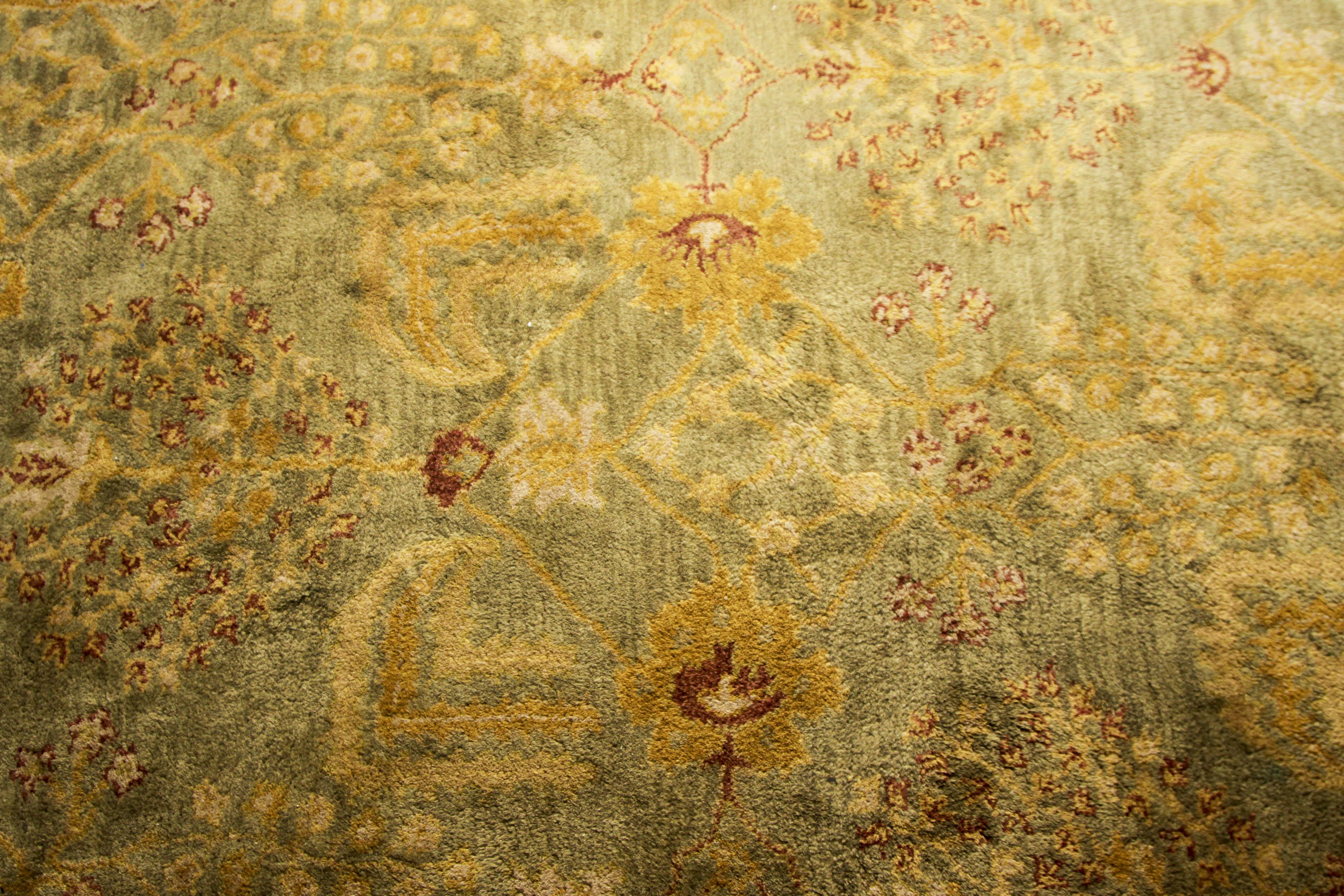 A Hand Tufted Pottery Barn Area Rug