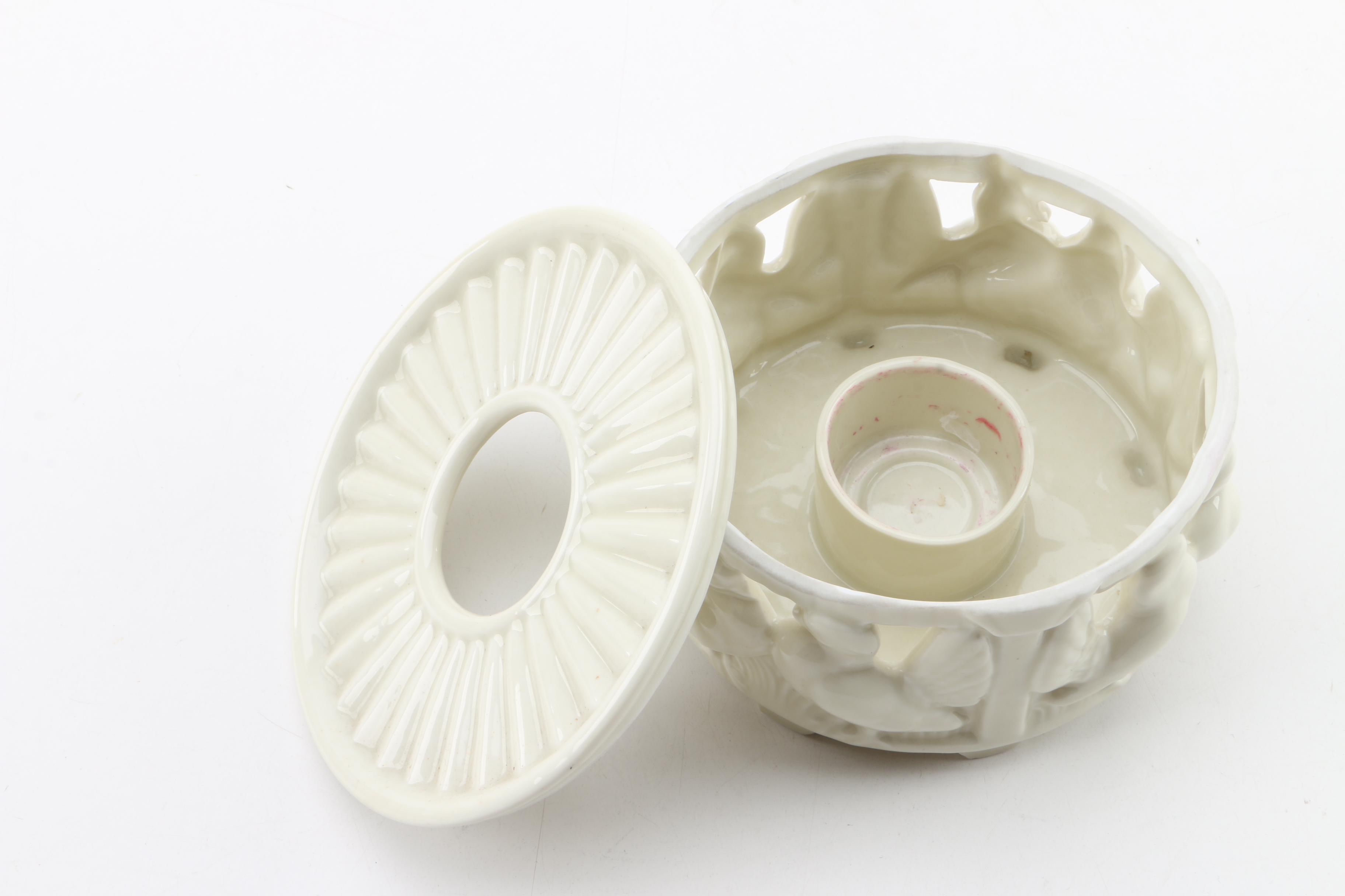 Gerold Porzellan Bavarian Avian Themed "Stövchen"