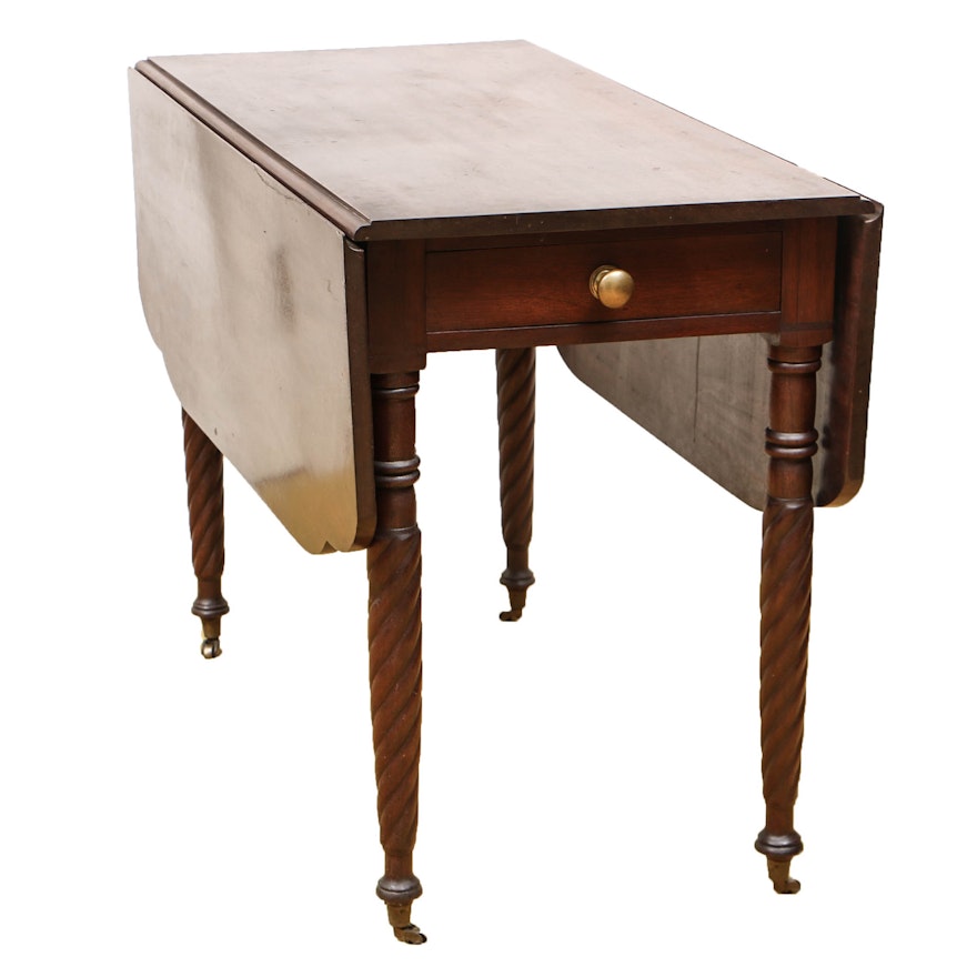 Antique Federal Mahogany Drop-Leaf Table, Early 19th Century