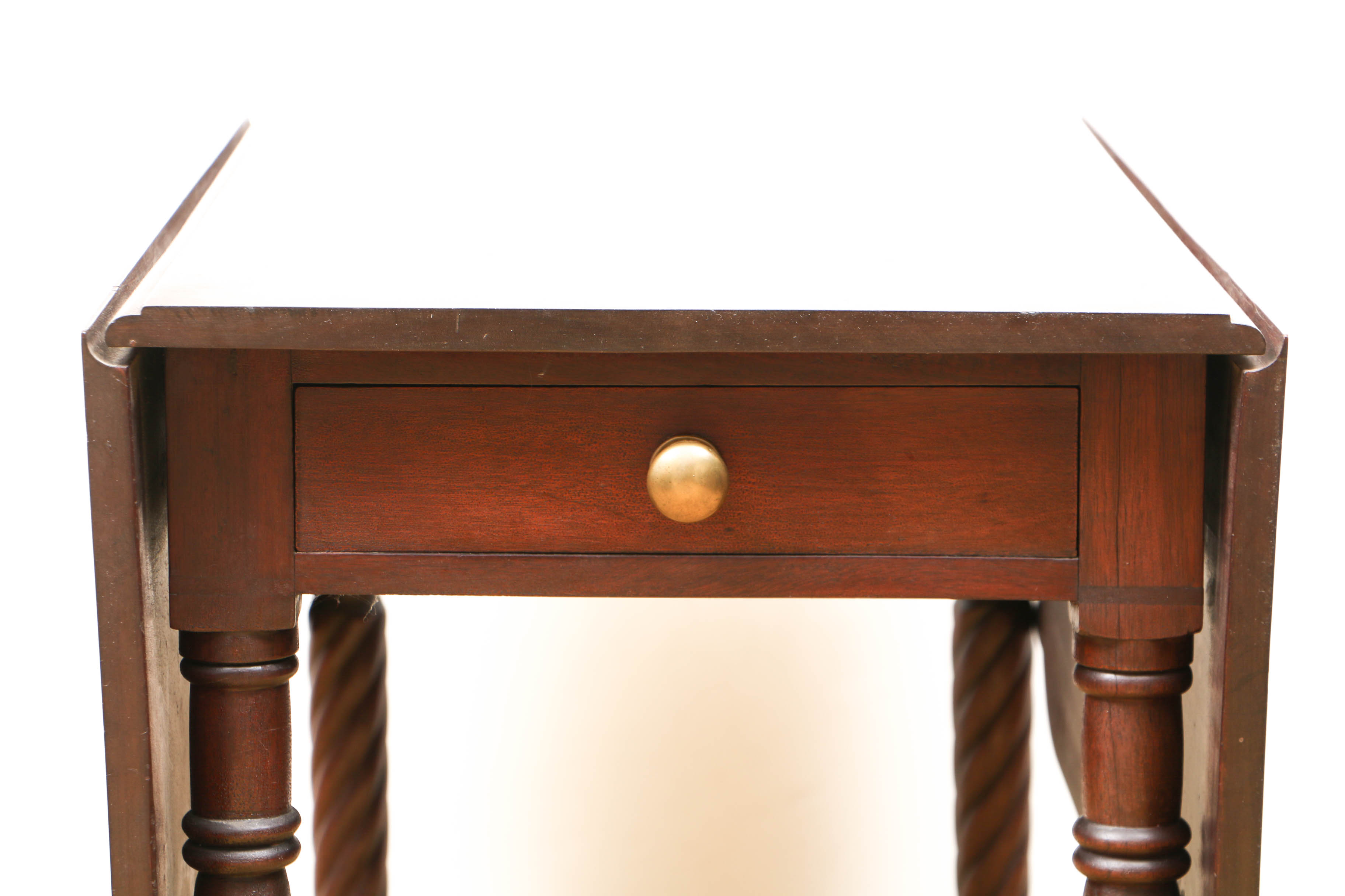 Antique Federal Mahogany Drop-Leaf Table, Early 19th Century