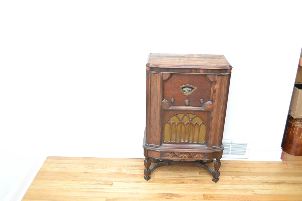 1930s Majestic Model 25 Floor Radio