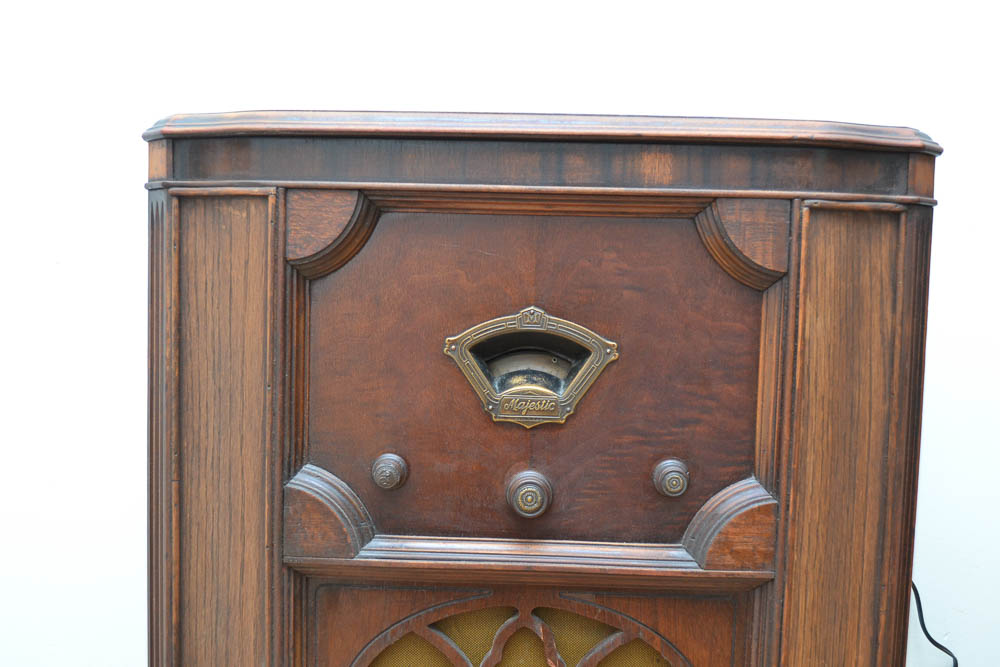 1930s Majestic Model 25 Floor Radio