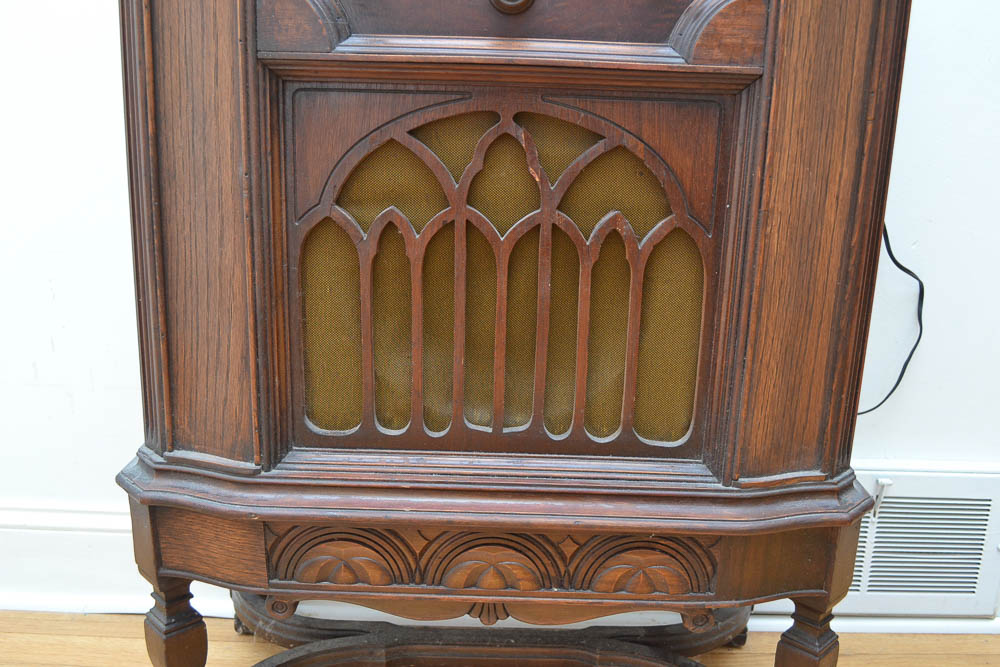 1930s Majestic Model 25 Floor Radio