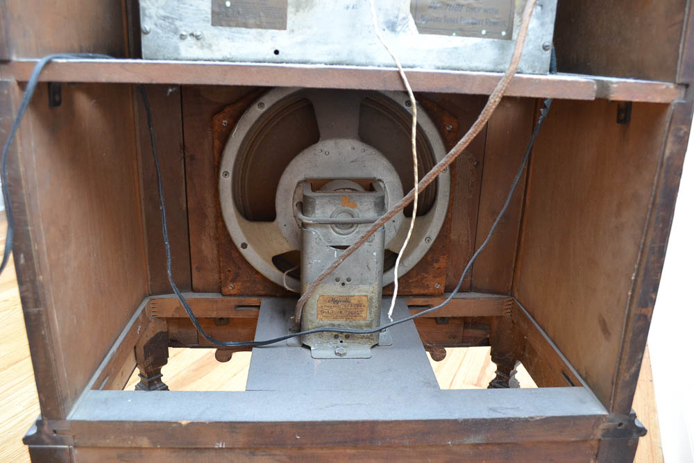 1930s Majestic Model 25 Floor Radio