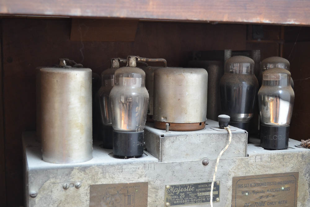 1930s Majestic Model 25 Floor Radio