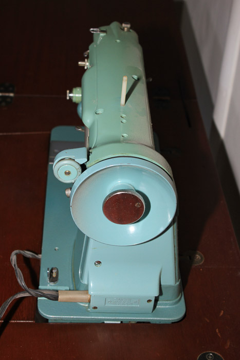 Mid Century Modern Singer Sewing Machine and Table