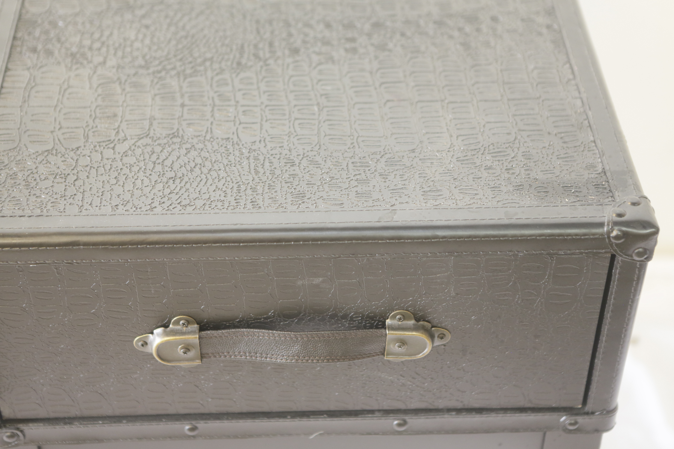 Contemporary Nightstands with Embossed Crocodile Pattern Exterior