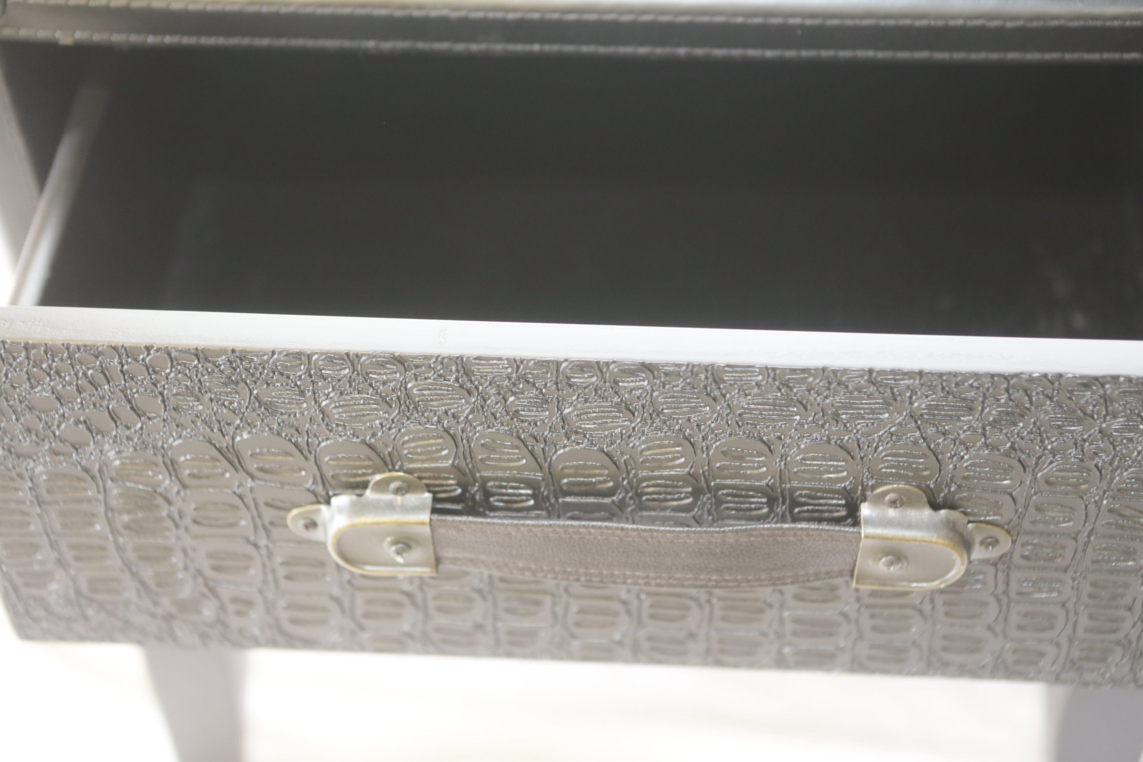 Contemporary Nightstands with Embossed Crocodile Pattern Exterior